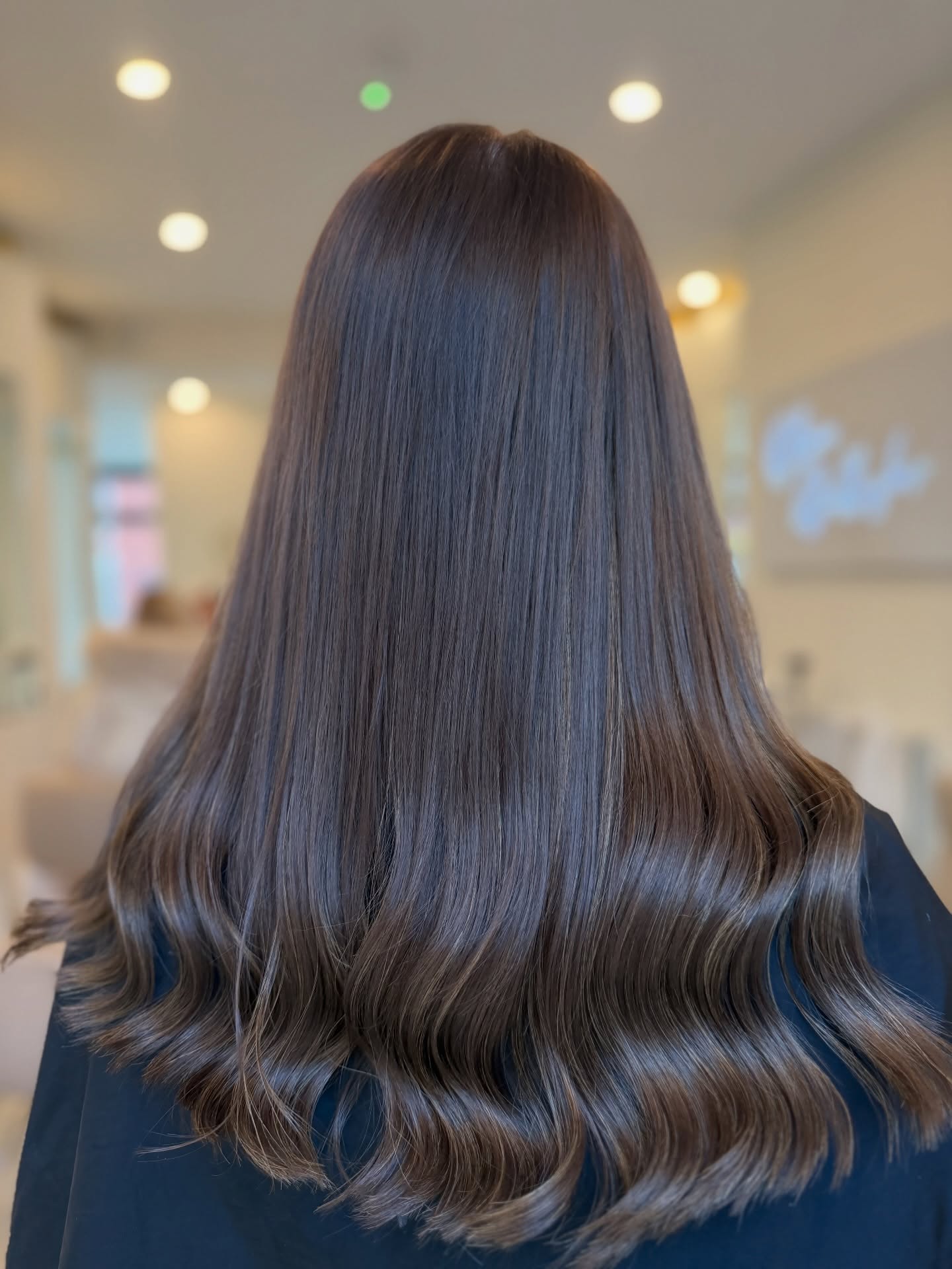 glossy gloss 🤩
full head chocolate brunette with added extensions for a sparkle of colour 🥰
my availability is posted on my highlights 🫶🏼
service 🤩 full head colour, 2 rows of extensions, cut, blow dry and wanding 🤩
💰 £130 + price of extensions sourced by me
based 📍- @gallagherandwashington 27 Dovedale Road, L18 5EP
📱enquiries - contact button + DM
📱book - link on profile
products used -
@lorealpro @lorealuki @loreal @lorealpro_education_uki @rosieoconnorprohair
@salonsdirect @sallyserskineliverpool
@beautylaunchpad
@hairdressersjournel
i don’t edit my pictures 📸
~
#hairbylucyansboro #studioluxe #studioluxeliverpool
#beautylaunchpad #hairdressersjournal lorealcolourspecialist liverpool liverpoolhair colourspecialist blondespecialist balayagespecialist liverpoolhairspecialist liverpoolbalayage bohoblondetechnique iambohoblonde transformationtechnique balayagetransformation blondetransformation fallhair hairtransformation