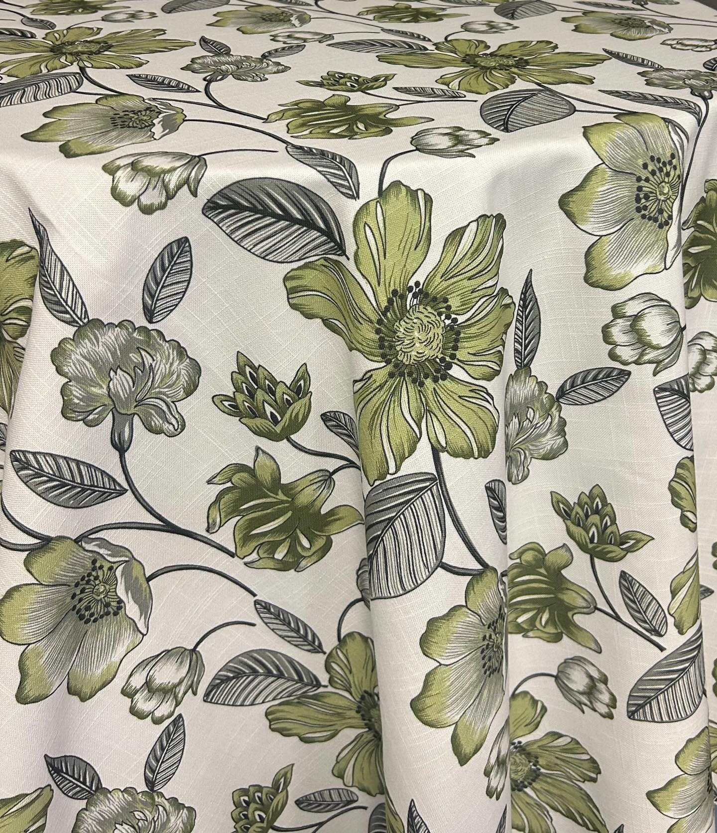 Say hello to SARAPHINA VERDANT, our newest green and patterned linen bringing fresh, vibrant beauty to every table it graces! Browse our complete collection of green linens and find the perfect emerald, sage, or forest tone for your celebration.
#EventDesign #EventDecor #WeddingLinens #EventLinens #LinkInBio
