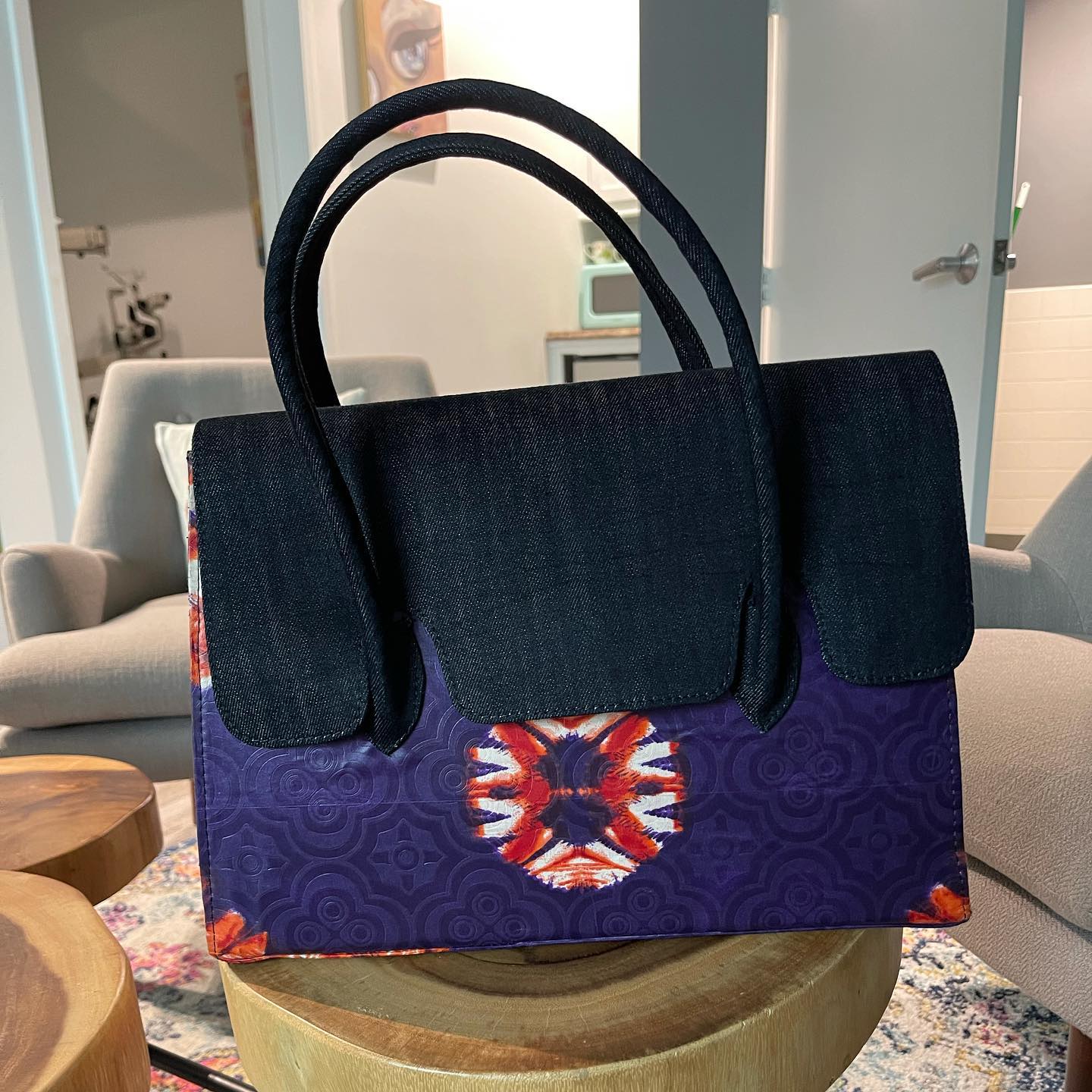 Place your Christmas order of bags by clicking on the link in our bio .. #shukuaccessories #afrocentricbags #christmasgifts