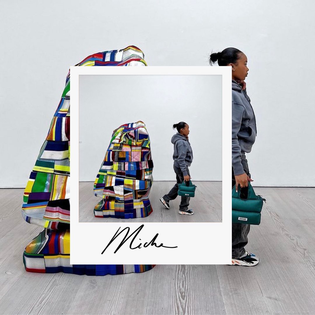 She is the art.
@michemingg