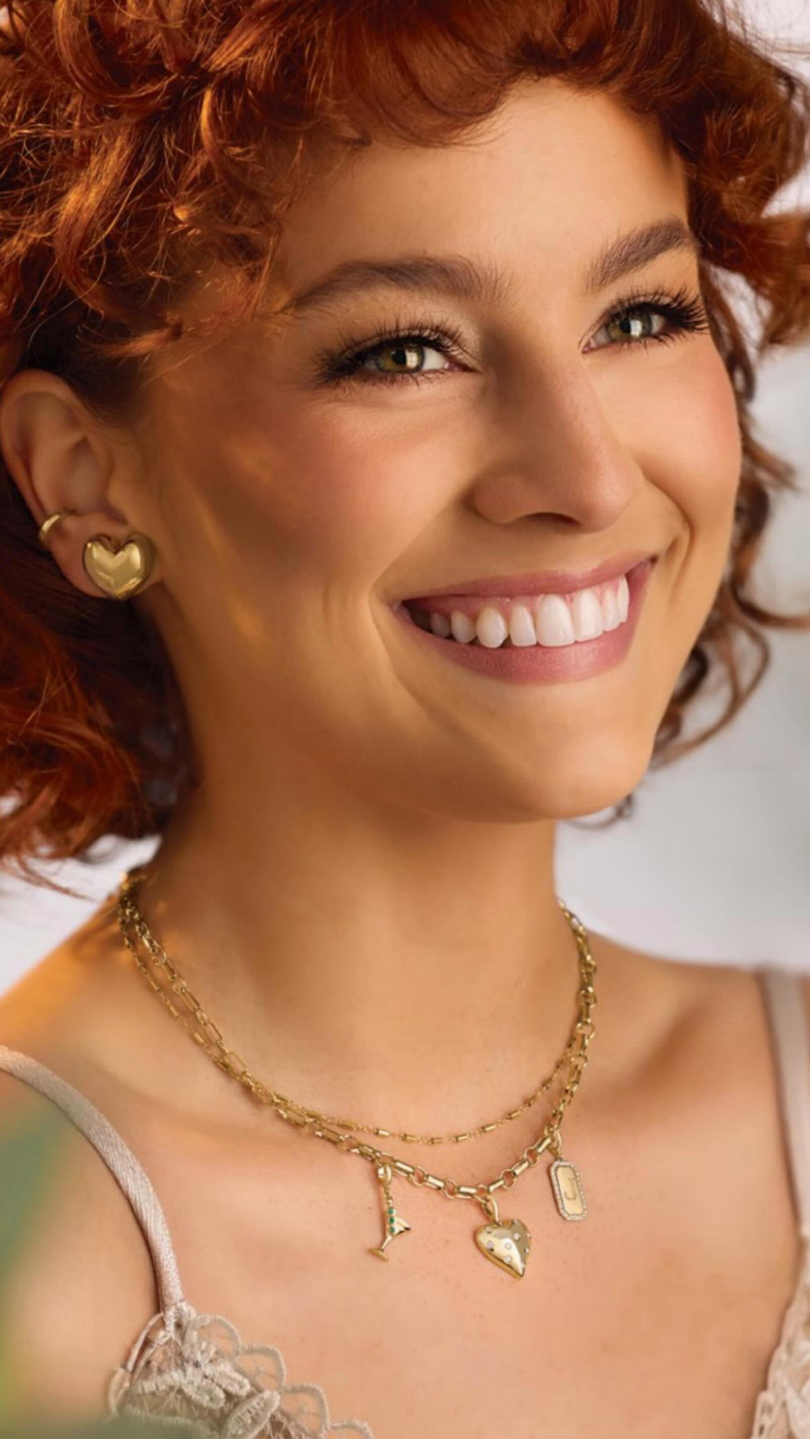 The look of love, captured in gold...
#LoveInspired #RomanticStyle #HeartJewelry #LoveStory #GoldenGlow