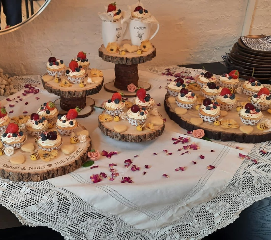 My latest creative challenge-wedding cupcakes! Thank you Francis Quinn for the inspiration and great recipes #francis_quinn #confetticupcakes #marzipanbees #shortbreadhearts #pineappleflowers #quinntessentialbaking