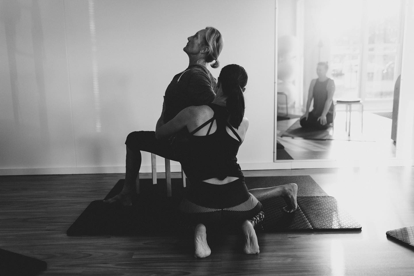 Knowing and working within your own body is a lifelong journey of learning and experiencing. The ‘Art of Teaching’ is also a process that grows with experience. Sometimes the best doers, are not always the best teachers. Being compassionate & understanding of how different bodies look and move is something that you learn from working with many different people.
_
I have now been teaching Pilates for 22 years, but started teaching dance to younger dancers when I was 16. Being that I have had a difficult movement journey due to having Hypermobility Spectrum Disorder, I understand that everyone has different capabilities. But I still remember when I was training as a Pilates teacher & I asked a male client to extend his legs straight into the air for the Hundred. He said, “I can’t do that”. And I was like what do you mean you can’t do that? Can’t everyone do that!?! Being very flexible myself & surrounded by flexible dancers for most of my life, I’d never experienced tight hamstrings. It was a great early learning experience for me.
_
Everybody is different and that is why I continue to teach semi-private classes despite the mass move to group fitness. The semi-private class is like personal training but without the cost. Our aim is the help you know & understand your body, so that you can progress and find more strength, balance & longevity within your body & mind. YOU become capable, rather than always relying on the teacher to tell you every step. Then you can integrate & progress with more complex movements, continuing to improve coordination and proprioception.
_
If you need to refine your moves and understand your body more, be it for sport, your Yoga class, Barre, group Reformer, or everyday life, we can help you improve.
_
#pilatesandmovement #pilatesandmovementsunshinecoast #pilates #gyrokinesis® #gyrokinesis #artofteaching #pilatessunshinecoast #sunshinecoastpilates #yogasunshinecoast #sunshinecoastyoga #fitnesssunshinecoast #sunshinecoasthealthandfitness #sunshinecoasthealthandwellbeing #breathworksunshinecoast #sunshinecoastbreathwork #marcoola #coolum #mudjimba #yaroomba #knowyourself