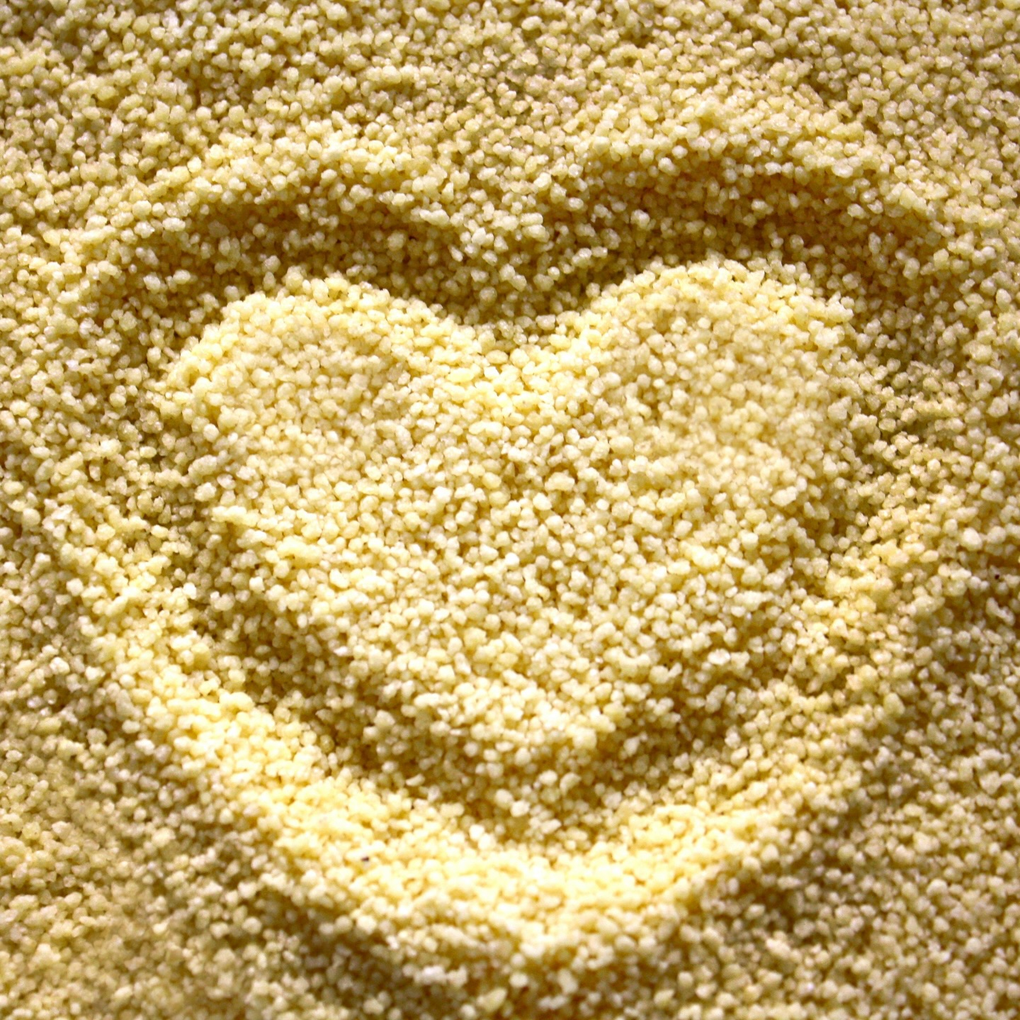 Je vois des coeurs partout. Je les cherche je crois.
Dans une fissure, un caillou, un reflet.
Dans la matière, la nature, les détails.
Comme si j’avais besoin de ça : des signes, des formes tendres, des rappels silencieux… que le coeur est là, partout, quand je prends le temps de voir.
Je t’invite à une matinée de breathwork,
au coeur de l’hiver,
au coeur de toi.
📅 Samedi 31 janvier, de 9h à 11h
à Neuchâtel, en petit groupe
💌 Inscriptions via le lien ou en MP