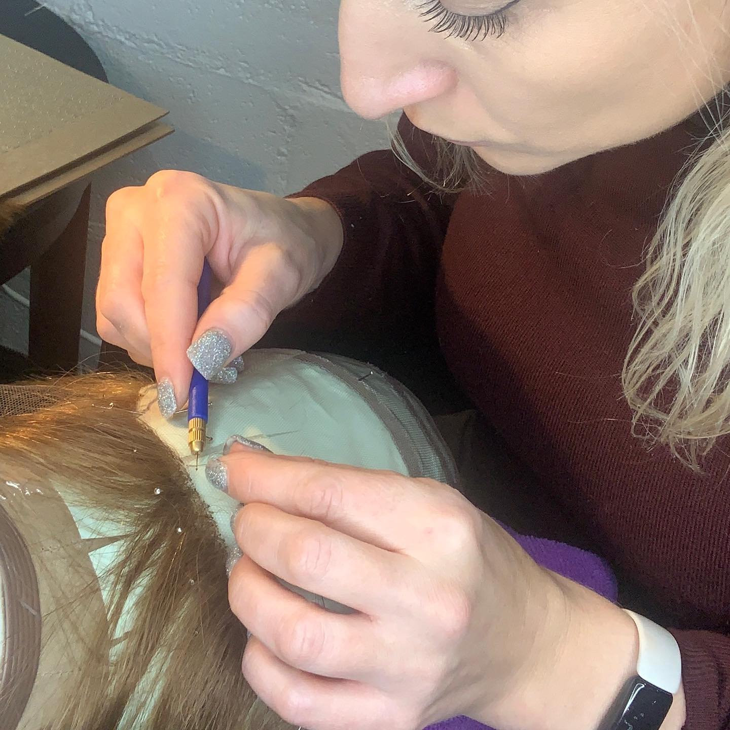 Hair by hair
Double knotted for strength and longevity
@katemcquitty @dyesalonsydney @bespokewigsaustralia
#fulllacewig #handmade