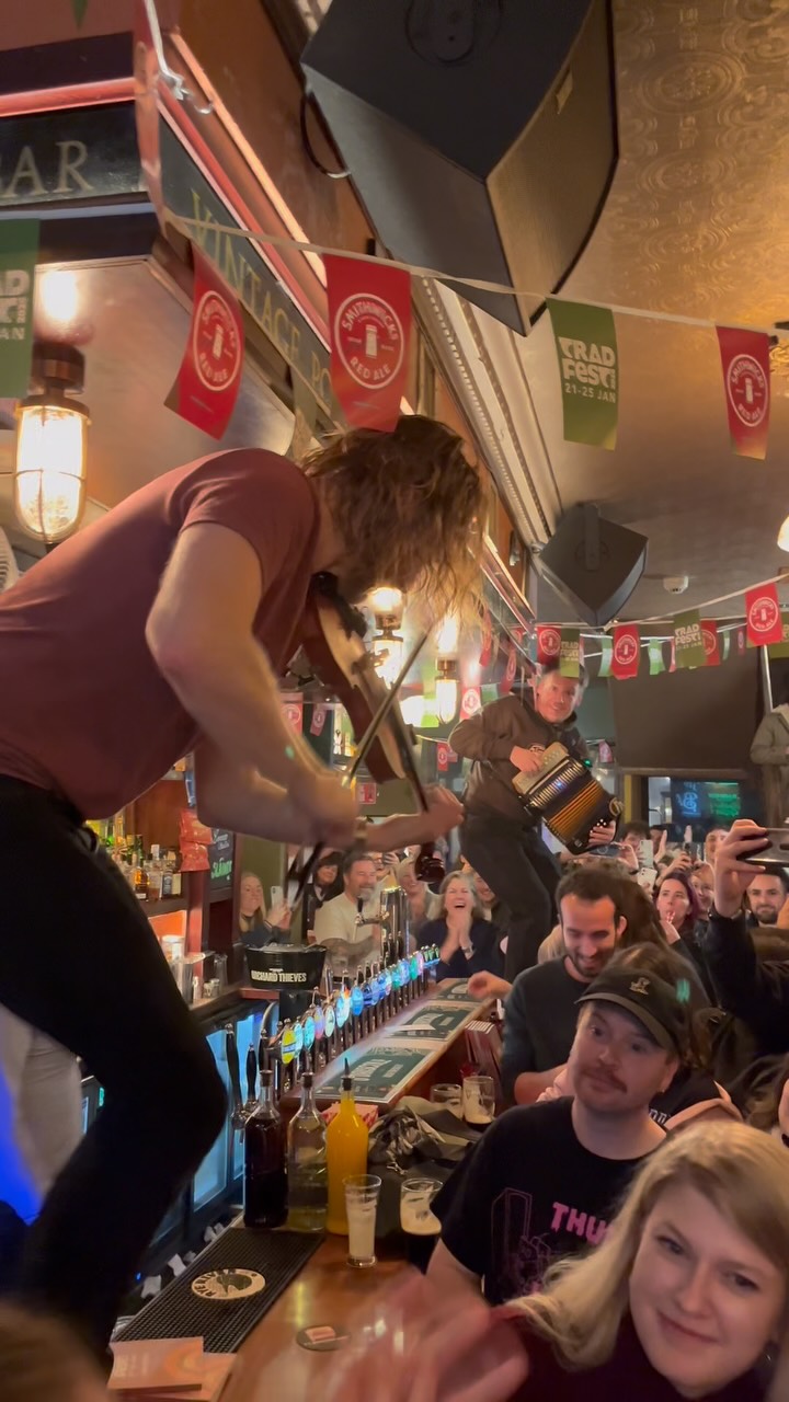 Rocking on the counter of @thenorsemantemplebar 🤘
That’s how we spend the night at the Smithwick’s Sessions in Temple Bar 🤯
#TradFest #SmithwickSessions #WinterinDublin #TempleBar #Dublin