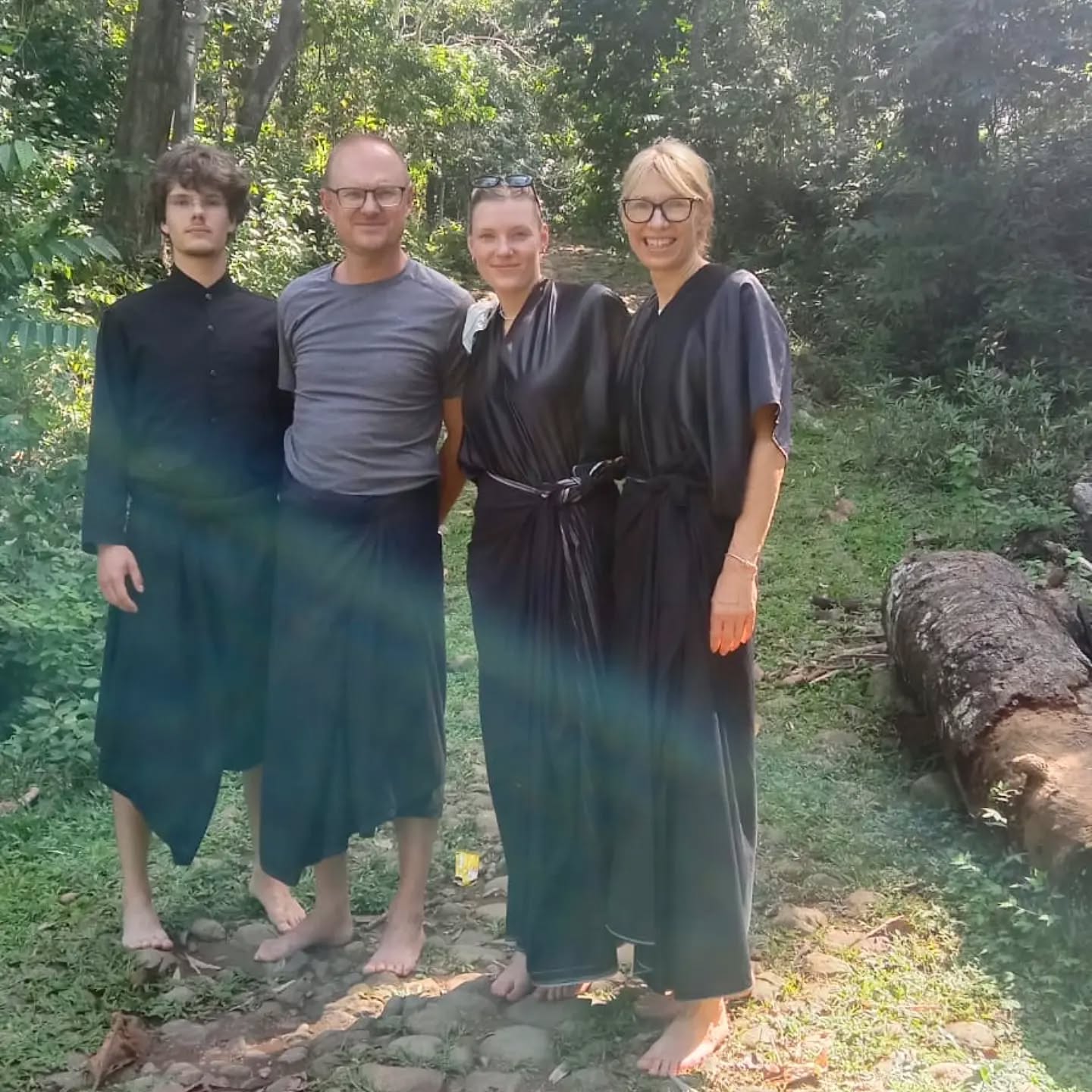 Visiting Kajang Tribe in Bulukumba with this super amazing family from Czech Republic 🇨🇿
Dekuju 🙏