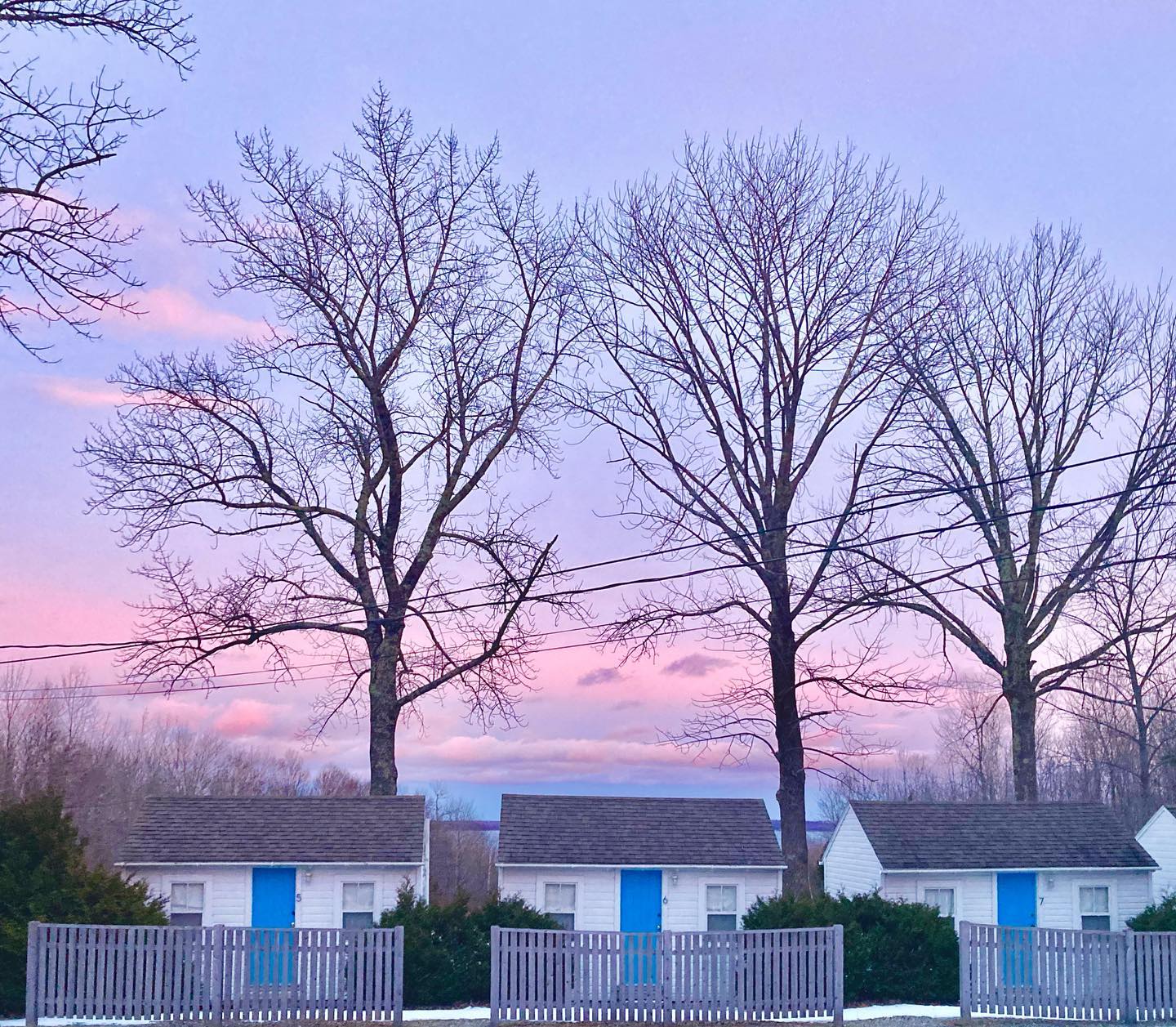 Hello! It’s been a while, but I am please to announce that we will begin accepting bookings for the 2022 season on January 29th. Let’s hope for another fun and healthy season! Many thanks to all past guests and everyone who has been waiting patiently for the release. Hope to see you in the spring, summer and fall. ❤️ #lincolnvillemotel #maine #cabins #summerfuntocome