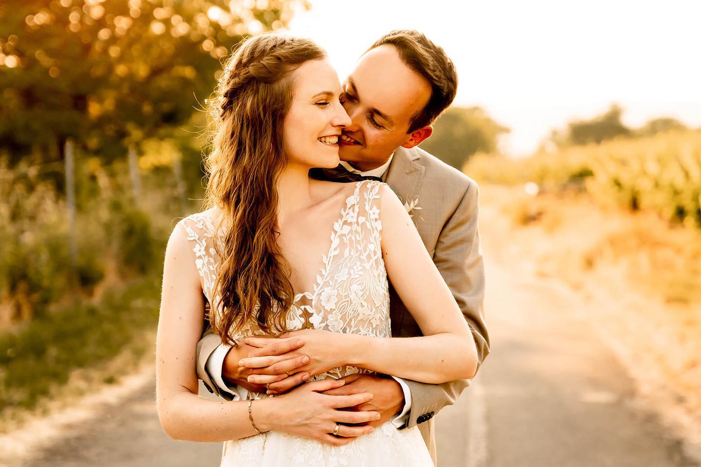 Sunset perfection ✨
#hochzeit2023 #hochzeitstag #weddingday #brautportrait #brautinspiration #hochzeitstipps #hochzeitwuerzburg #bridalbeauty #würzburg #hochzeitsplanung #heirateninfranken #hochzeit2024