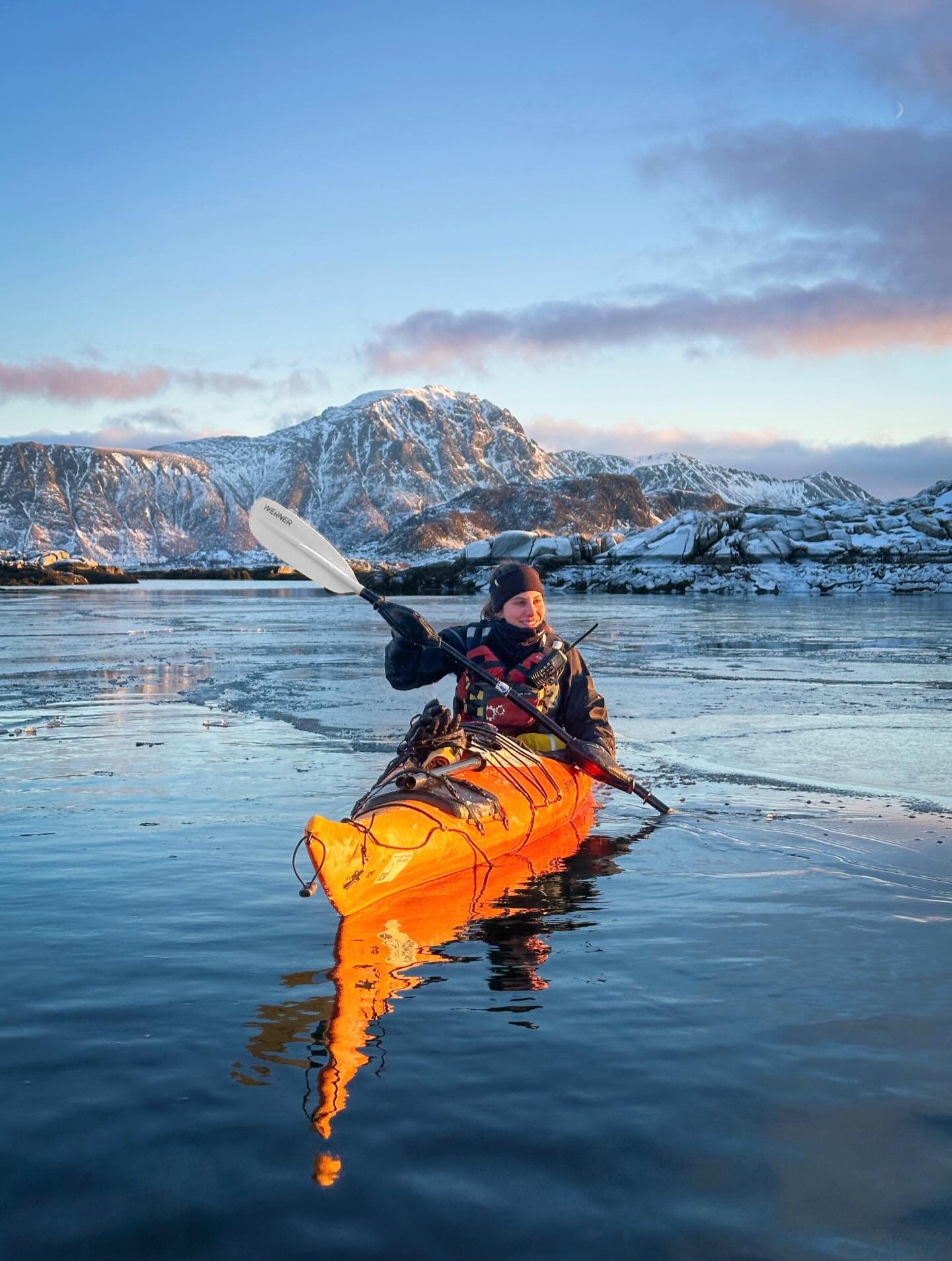 First paddle strokes of the season, as the sun slowly returns in the Arctic. Paddling between drifting ice and rocky islands in Lofoten, by -5°C ❄️🚣♀️