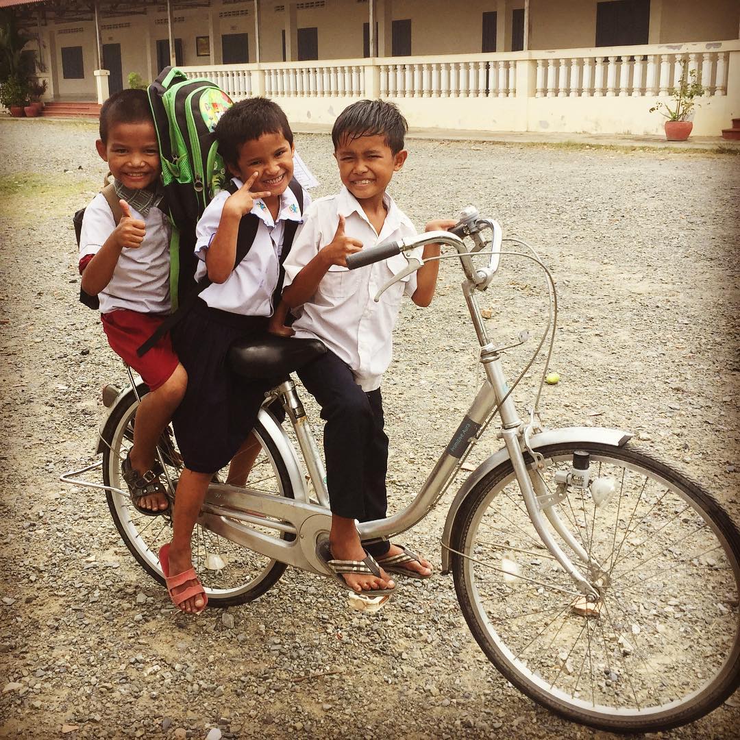 Three children on a bicycle is a khmer classic for a commute to school, nevertheless, it’s also a dangerous one on the dusty truck busy roads of Cambodia. Along with a road safety workshop @sreykasmile will purchase new bicycles for the children of this shelter that don’t yet have any. #sreykasmile #nonprofit
#roadsafety #schoolcommute #newbikes #smiles #education #care #love #hugs #cambodia #children #shelter