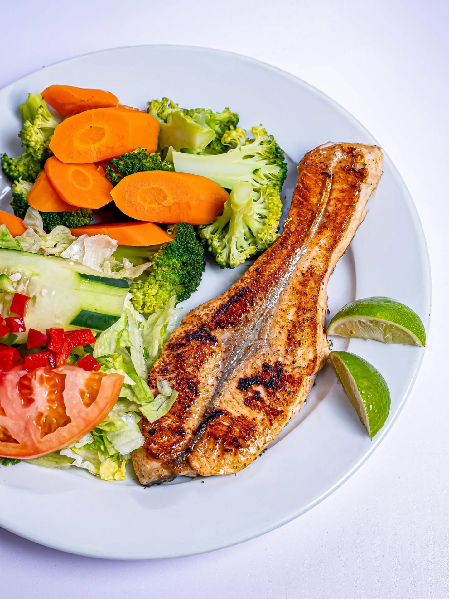 Lunch just got better 😍🍛Choose your favorite combo served with rice & beans, salad, and sweet plantains 🍚🥗
Big flavor, great portions, and prices you’ll love 🔥
#LunchCombos #DailySpecials #GoodFoodFast #FlavorfulLunch #FoodLovers