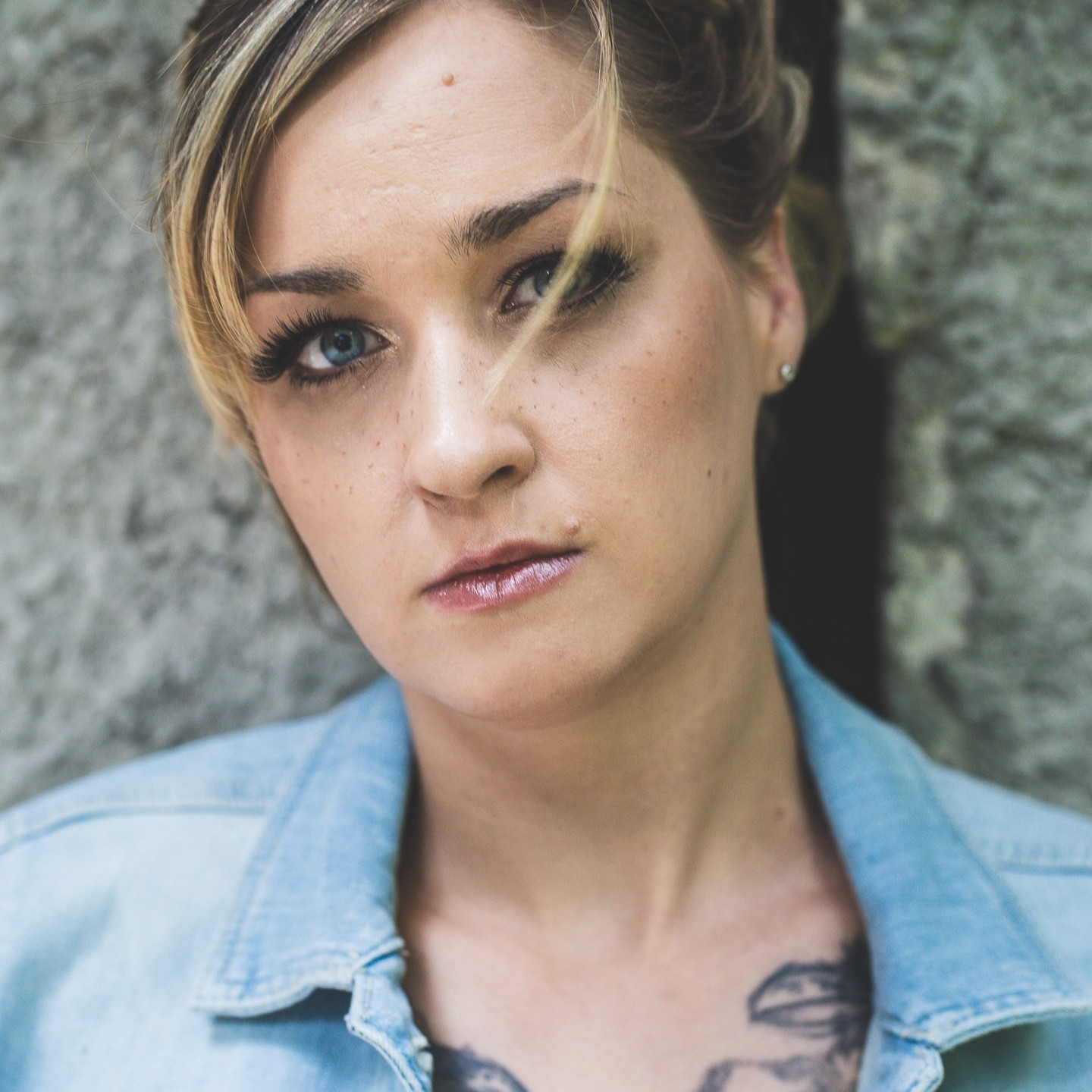 Shooting d'été à Sion.
Makeup : @lespacedelea
#moment #justgoshoot #portraiture #portraitoftheday #portraitphotography #instaportrait #discoverportrait #tangledinfilm #portraitsfromtheworld #sonya7iii #portraitmood @portraitmood #AGameofTones @agameoftones #artofvisuals #aov @artofvisuals @sionmaville