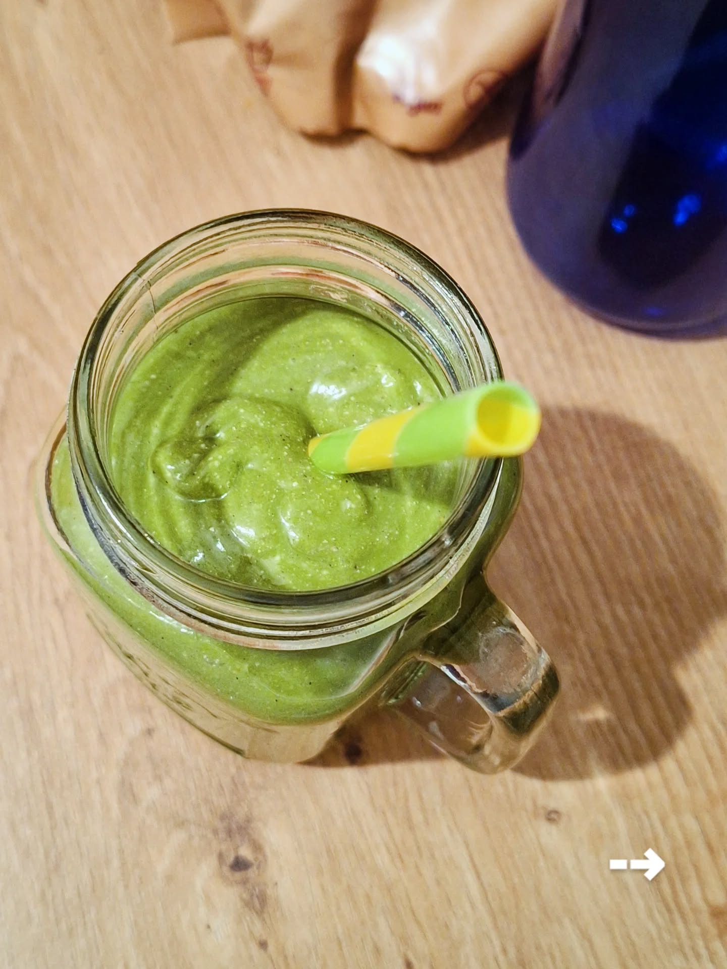 Mango Matcha Breakfast Smoothie 🥭🥑🤤
Absolut geil geworden diese neue Kreation von mir. Mega lecker 😋
Sättigend. Proteinreich durch Avocado, Buchweizen und Hanfsamen. Nährstoffreich durch frisches Obst und Gemüse und einfach geil. Was soll ich anderes sagen 😅
Zutaten:
1/2 handvoll Mango (TK und angetaut)
1/2 Avocado
1 Banane
1 EL Matcha Latte Mix (von Sunday Natural)
2 EL Vanilla Coco Mylky (von Cocoanel)
1 TL Buchweizen
1/2 TL Hanfsamen
Wasser (so viel bis alle Zutaten bedeckt sind)
Könnte mein neuer Green-Mix-Smoothie für mein zukünftiges Café werden 😏
Mango-Matcha-Dream oder Green Delight Brekky
Oder wie würdest du den Smoothie nennen?
Guten Appetit und abspeichern für später ;)
#smoothielover #greensmoothie #greens #smoothierecipe #gesundfrühstücken #snackstogo #ganzheitlichgesund #proteine #nährstoffe #nährstoffwunder #nährstoffbombe #vitamine #vitamindrink #smoothie #gesunderezepte #hashimoto #hashimotorezepte #hashimotoheilung #schilddrüsenbalance #glutenfrei #glutenfreileben #glutenfreiesfrühstück