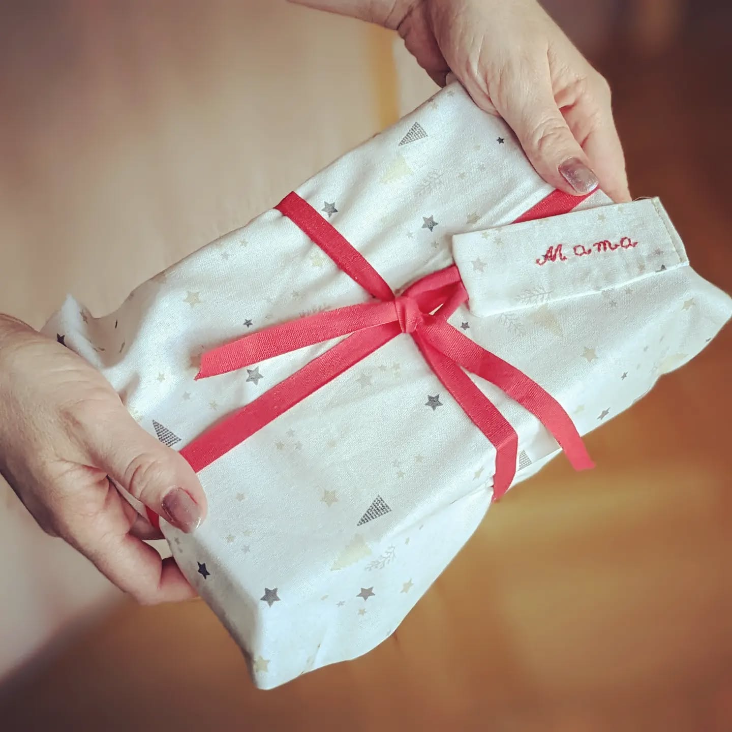 "Der wahre Zweck eines Geschenks ist es, empfangen zu werden.“ - Marie Kondo
Was du danach mit dem Geschenk machst, ist deine Entscheidung 😉 Frohe Festtage!
#merrychristmas #froheweihnachten #schenkenmitsinn #glueckssachen #sparkjoy #konmari #mariekondo #konmariconsultant #magiccleaning #ordnung #ordnungscoach #ordnungsberatung #aufräumen #ausmisten #entrümpeln #organisieren #ordnungshilfe #linz #leonding #oberösterreich