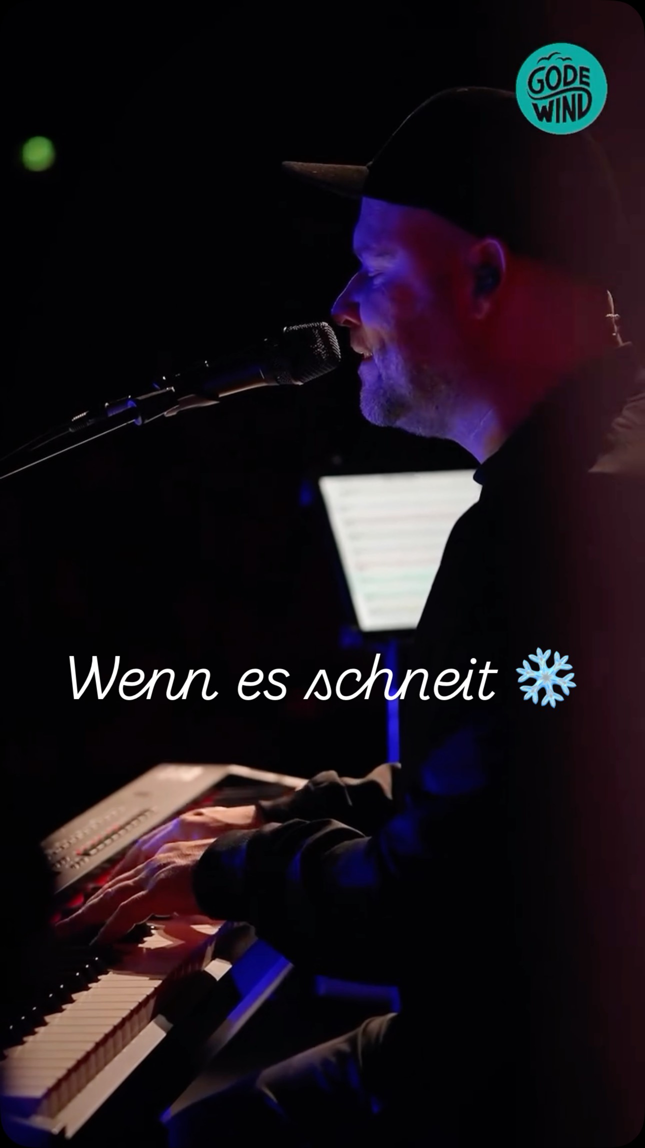 So viel Schnee in Schleswig-Holstein! ❄️✨
🎶 „…leuchten tausend Kinderaugen…“ 🥹
Da passt unser Song „Wenn es schneit“ einfach perfekt.
Wir lieben Schnee! Und ihr?
❄️ Schnee-Fans oder Team „reicht jetzt“? 😄
#wennesschneit #wiehnachtstour #godewind #schnee #plattdeutsch
