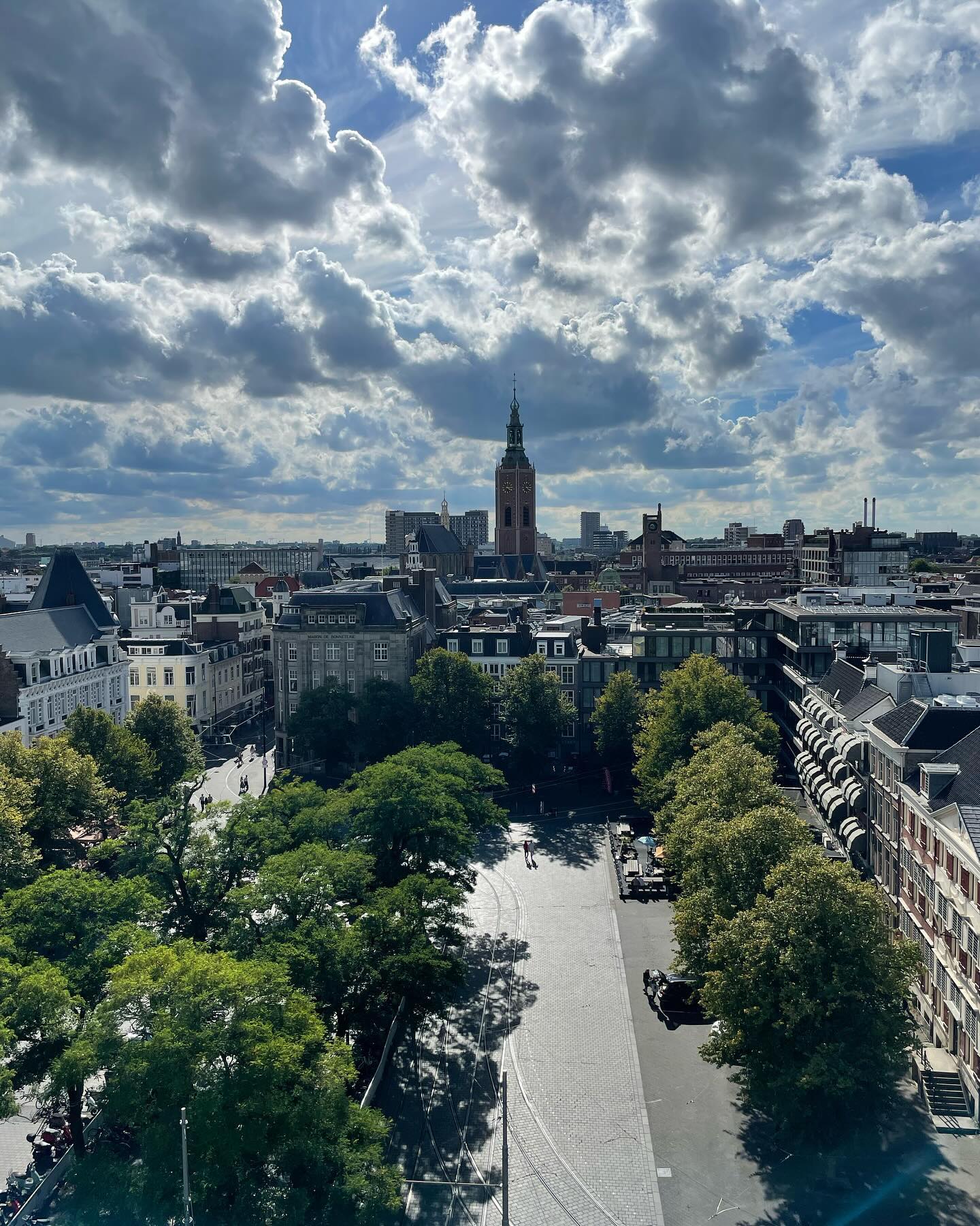 Embrace The City The Hague! The āGrote Kerkā seen from the new viewpoint next to the Binnenhof. The Hague is your place to live and work. @thisisthehague @denhaagbinnenstad @denhaag_photos @binnenstaddenhaag @thehagueinternationalcentre @thehaguedaily @thehague4you @the_hague_expat #expat #expatthehague #expatnetherlands
