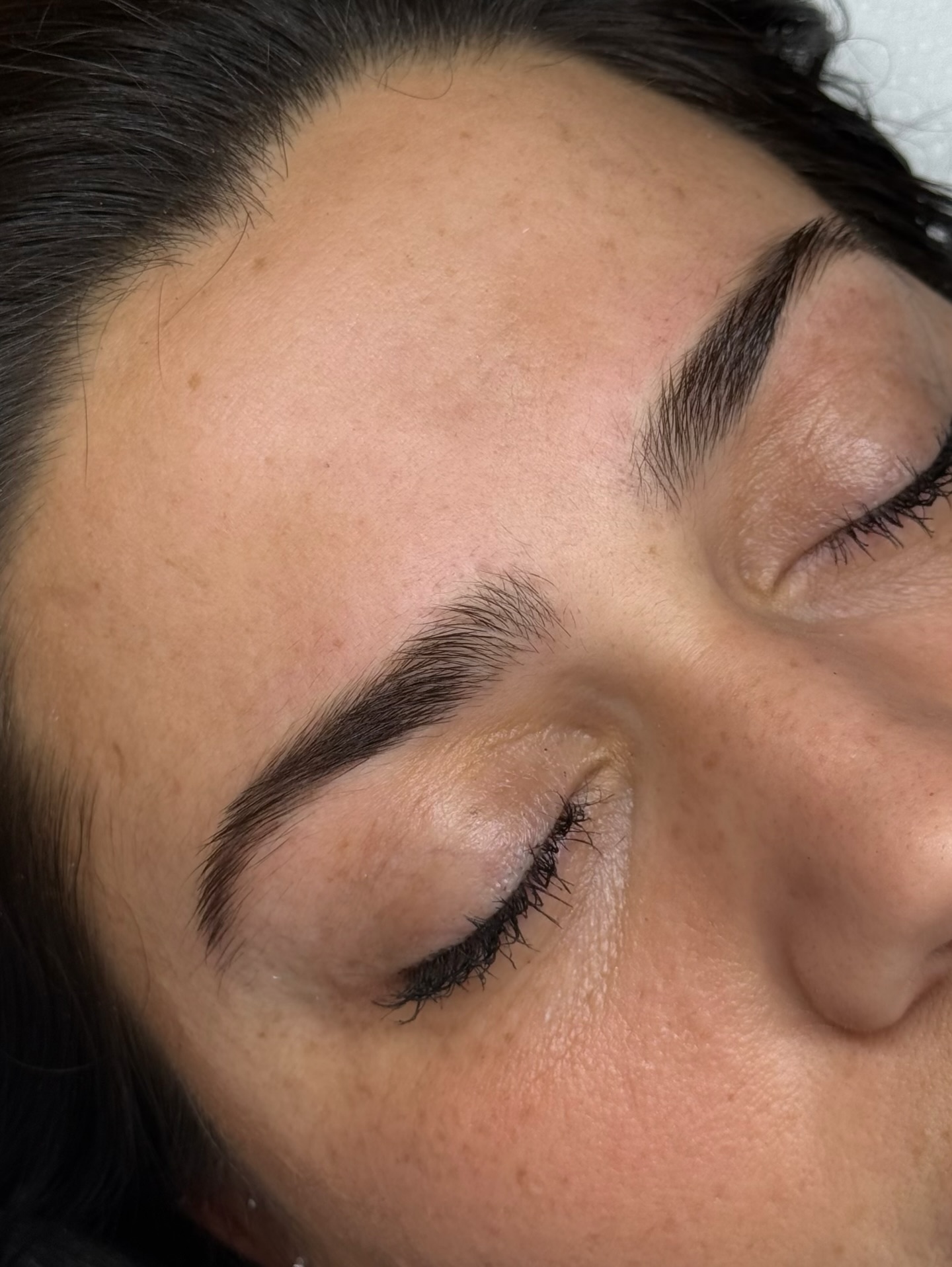 Super natürliche Fusionbrows 🥰 meiner Kundin war es sehr wichtig, ihre Naturform beizubehalten und nur die Augenbrauen zu füllen, sowie die Symmetrie auszugleichen 🤍