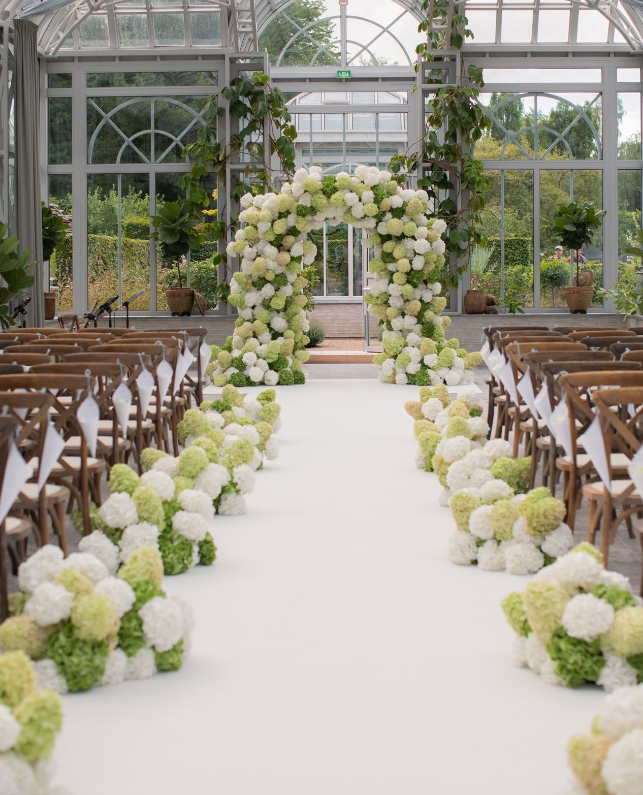 N&Wâs hydrangea ceremony was as breathtaking as it was beautiful. With hues from @isaacandthesoulmachine, not a single eye was dry.â
â
Planning, design & florals: @avenieventsâ
Venue: @norrviken_bastad @norrviken_weddingsâ
Videographer: @innarhuntfilmsâ
Photographer: @cecelinatornbergâ
Welcome event: @papasbastadâ
Band: @isaacandthesoulmachineâ
MUAH: @dominika.newelskaâ
Stationery: @elinsartstudioâ
Dress: @daniellefrankelbrideâ
DJ & Sax: @simonsaxxâ
Cake: @sockerdrommarsâ
Second shooter video: @oscargronroosâ
Rentals: @atablestoryâ
.â
.â
.â
.â
.â
.â
.â
#bröllop #brollop2026 #brollop2027 #bröllopskoordinator #bröllopsplanering #weddingplanner #weddingplannersweden #weddingplannerstockholm #destinationwedding #grandhotel #eventstockholm #floriststockholmâ #luxuryweddingplannereurope #weddingplannereurope #europeweddingplanner #eventplannersweden #eventplannereurope #bastadweddings #bĂ„stadbröllopâ