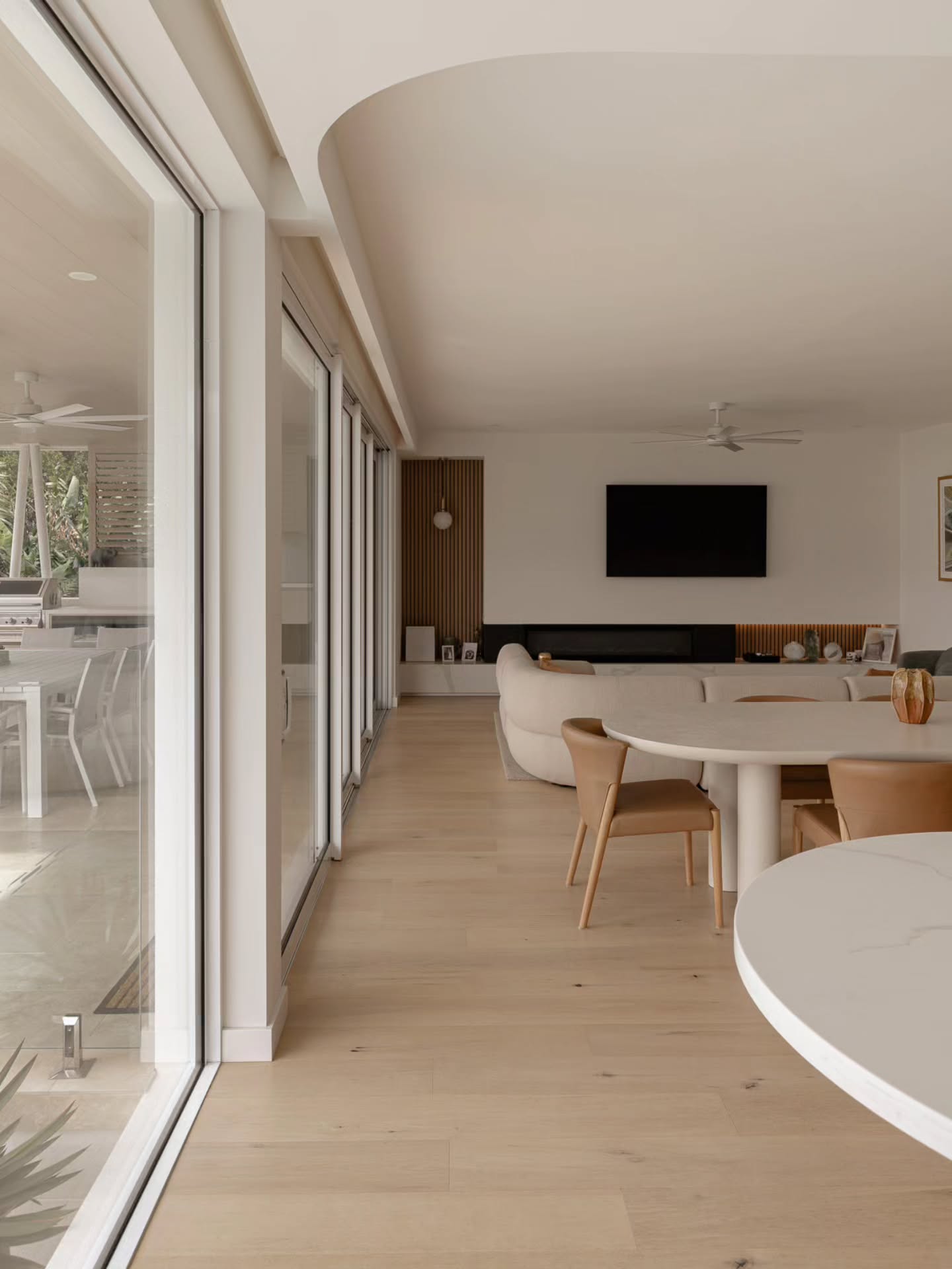 Timeless Interiors.. Engineered Timber Flooring by Imperial Flooring Australia®️
.
▪️Colour = Tinge Oak
▪️Collection: 15mm | Engineered Oak
▪️Size: 1900mm x 190mm x 15mm
▪️Spec: www.imperialflooringaustralia.com.au/15mm-engineered-oak-timber-flooring
▪️Install Method: Direct Glue Down
▪️Supply & Install @imperialflooringaustralia
▪️Photography: @life.instill
▪️Building Design @southcoastbuildingdesign
▪️Project: Mali Beach House
📍Bulli Beach
.
www.imperialflooringaustralia.com.au
.
📱 1300 676 176
📧 info@imperialflooringaustralia.com.au
📍 HQ + Showroom: 1 Kennedy Ave, Yallah
📍 Distribution Centres: Sydney | Wollongong | Melbourne