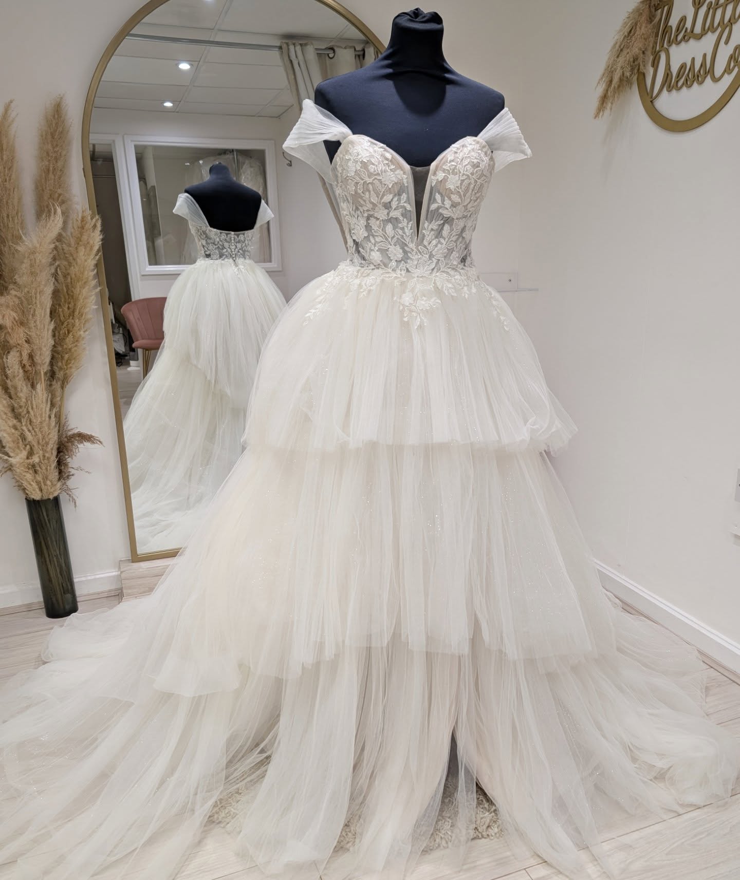 Float into your happily ever after in ruffles and dreams 😍✨
Just one of the gorgeous dresses just arrived in the studio! This is available in a high-street size 6-8 💕