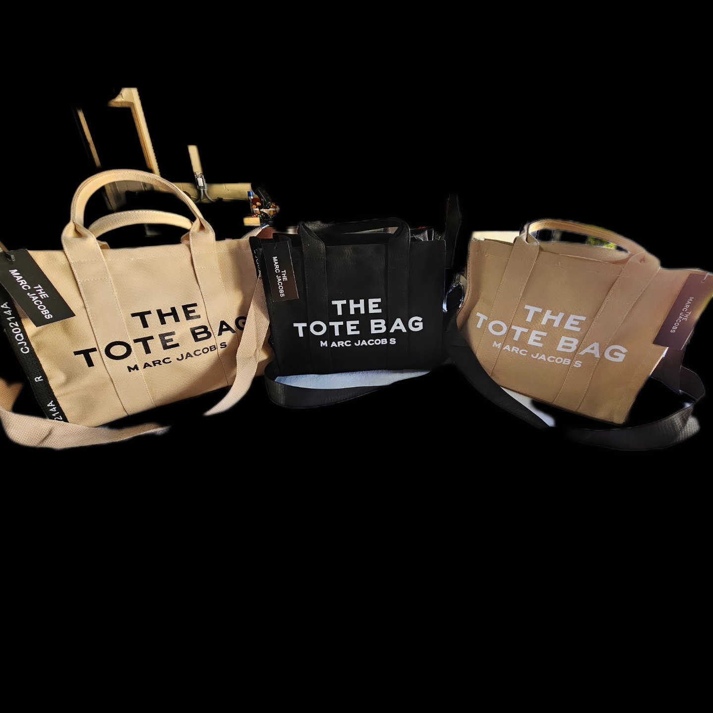 Women's Marc Jacobs Tote!
Size: Small
Colors: Tan/Black Letters, Black/White Letters, Tan/ White Letters
Include: Dustbag/ Crossbody Strap
Condition: New
Retail: $175.00
Wright Way Wear: DM $$