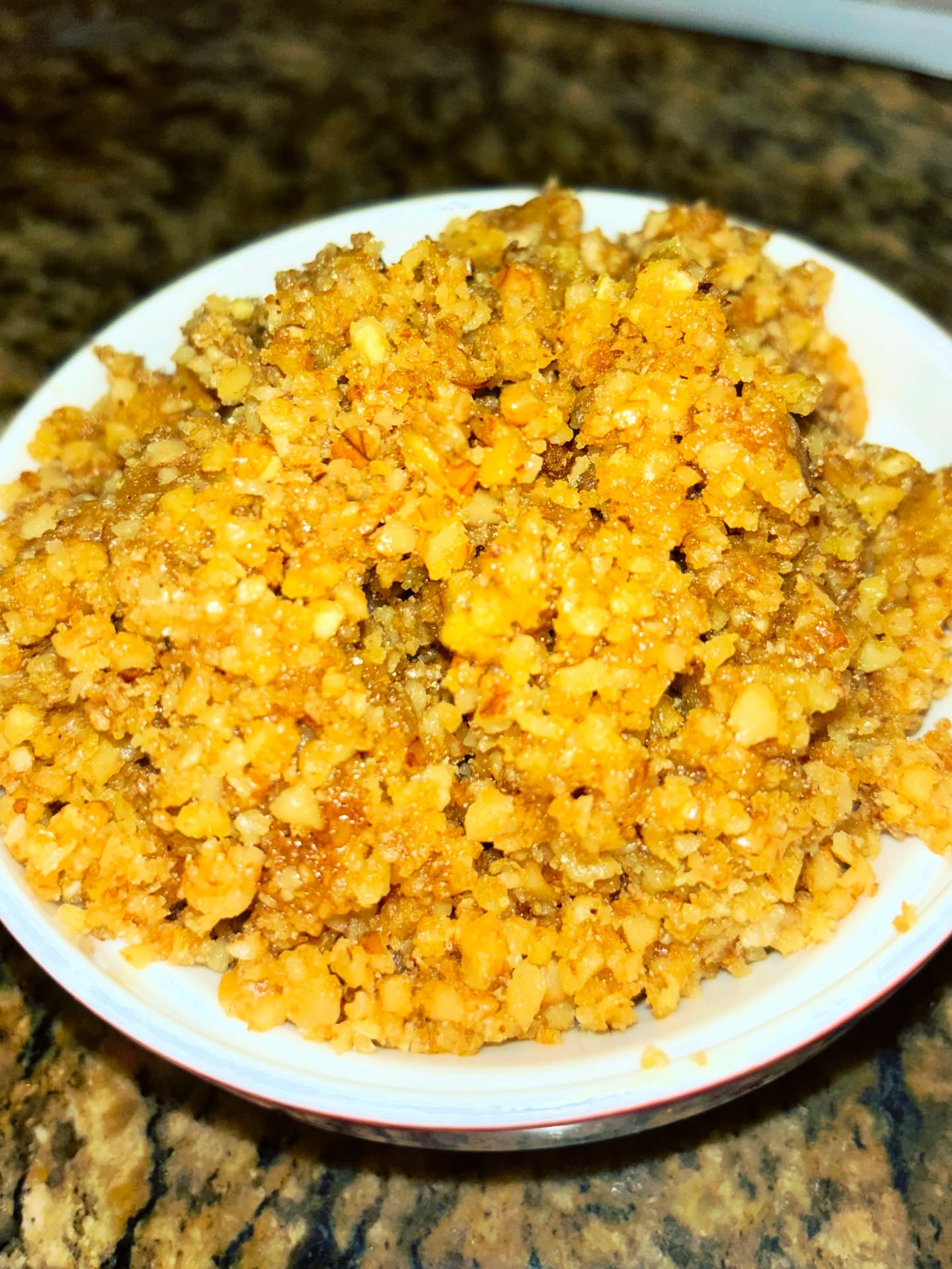 Making the sushi never gets old! The walnut “meat” I make is so delicious and it’s the star of the show. I also add fresh avocado, shredded carrots, red pepper, and carrots and the combination is 10 out of 10.
#veganeatswithbri
#vegansushi
#vegancatering
#sushiroll
#rvavegans