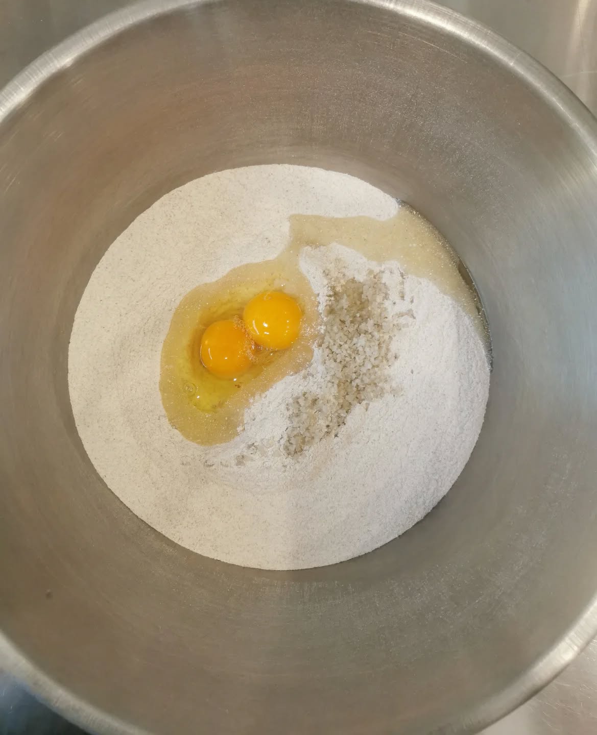 Harina de sarraceno, sal de mar, huevos. La base de unas verderas "galettes" (o crepes saladas) caseras 😋
#restaurantestoledo #takeawaytoledo #breakfasttoledo #gastronomiatoledo #crepestoledo #desayunartoledo #comerentoledo #singlutentoledo
#brunchtoledo
#veganotoledo