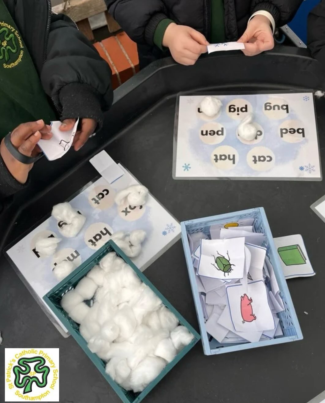 F O U N D A T I O N F R I D A Y ~ The pupils have enjoyed some snowflake related activities, sequenced the journey of the three wise men and have explored joining dots using paint.