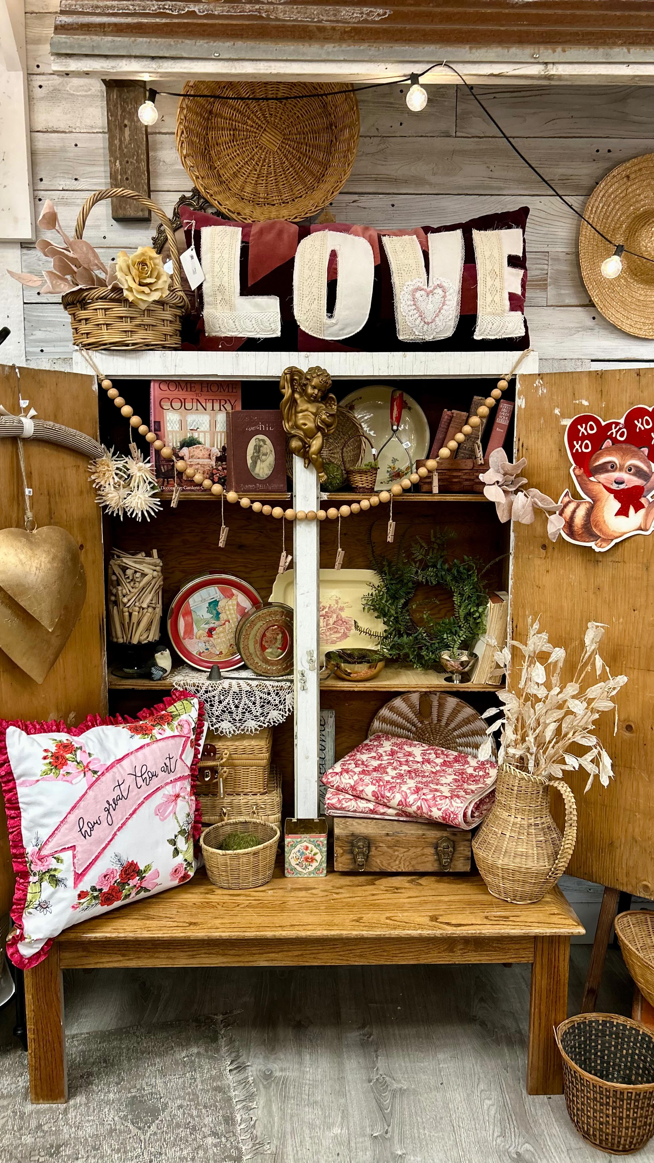 ✨ Galentine’s Night Out ✨
Calling all besties 💕
Join us February 6th at 6:00-8:00PM for a Galentine’s evening full of local love, self-care finds, and the perfect excuse to treat yourself.
We’re bringing together local small business artists with self-care goodies, thoughtful gifts, and all the feel-good things you didn’t know you needed. Come shop, sip the vibes, and soak up a night made for celebrating friendship.
📍 12019 E Sprague Ave, Spokane Valley
🖤 Because Galentine’s is about showing up for your people… and yourself.
See you there ✨ #spokanesmallbusiness #valentines #spokane#bestfriends