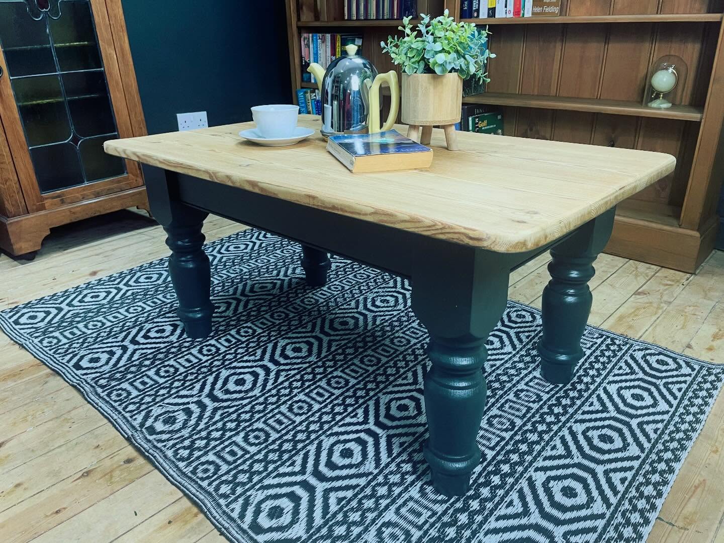 -SOLD-
A lovely pine coffee table always looks great in the centre of the living room, especially when it has a beautifully sanded & waxed top and painted base.
Here we have used Studio Green F&B (a very dark green/black) to enhance the chunky base.
It measures 95cm x 57cm, H45cm £80
Who watched the Traitors final? Wasnāt it good!? We were on the edge of our seatsš«£
Happy weekend folks!
#coffeetable #painted #paintedfurniture #pinecoffeetable #studiogreen