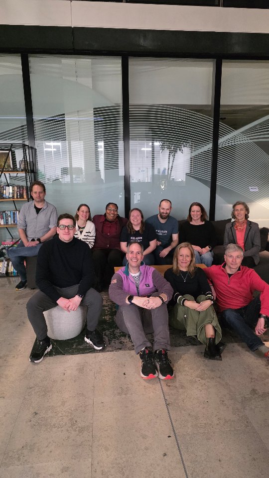 Last night we had our annual FRC AGM. An evening of updates from our wonderful Exco, sharing ideas for the future of our club over pizza and a Q&A with two of our most inspirational runners - @alice.rw & @sophieraworth
.
A huge thank you to our Exco and speakers for making the evening a success and to @arcwestlondon.io for the lovely event space 🖤🤍
.
#runnersofinstagram #running #pizza #friends