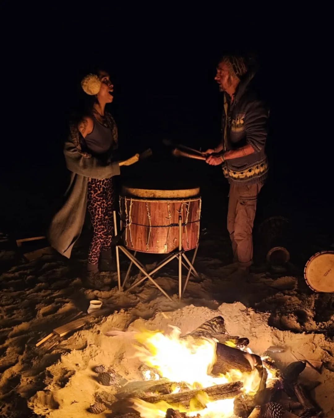 Happy Solstice folks. This is a time where we are being asked to fully face ourselves... head on... to confront & make friends with our own shadows. For behind our shadows - lies our deepest power. & this this is what is being called for by mama Gaia - the earth - at this time.
Can we be brave & dive deep... & not get distracted by the christmas superficiality & commercial glimmer?
To feel the earth's power.
Happy Solstice y'all
big love
#solstice #pagan #iampagan #medicinepeople #medicinemusic #divedeep #positivevibes