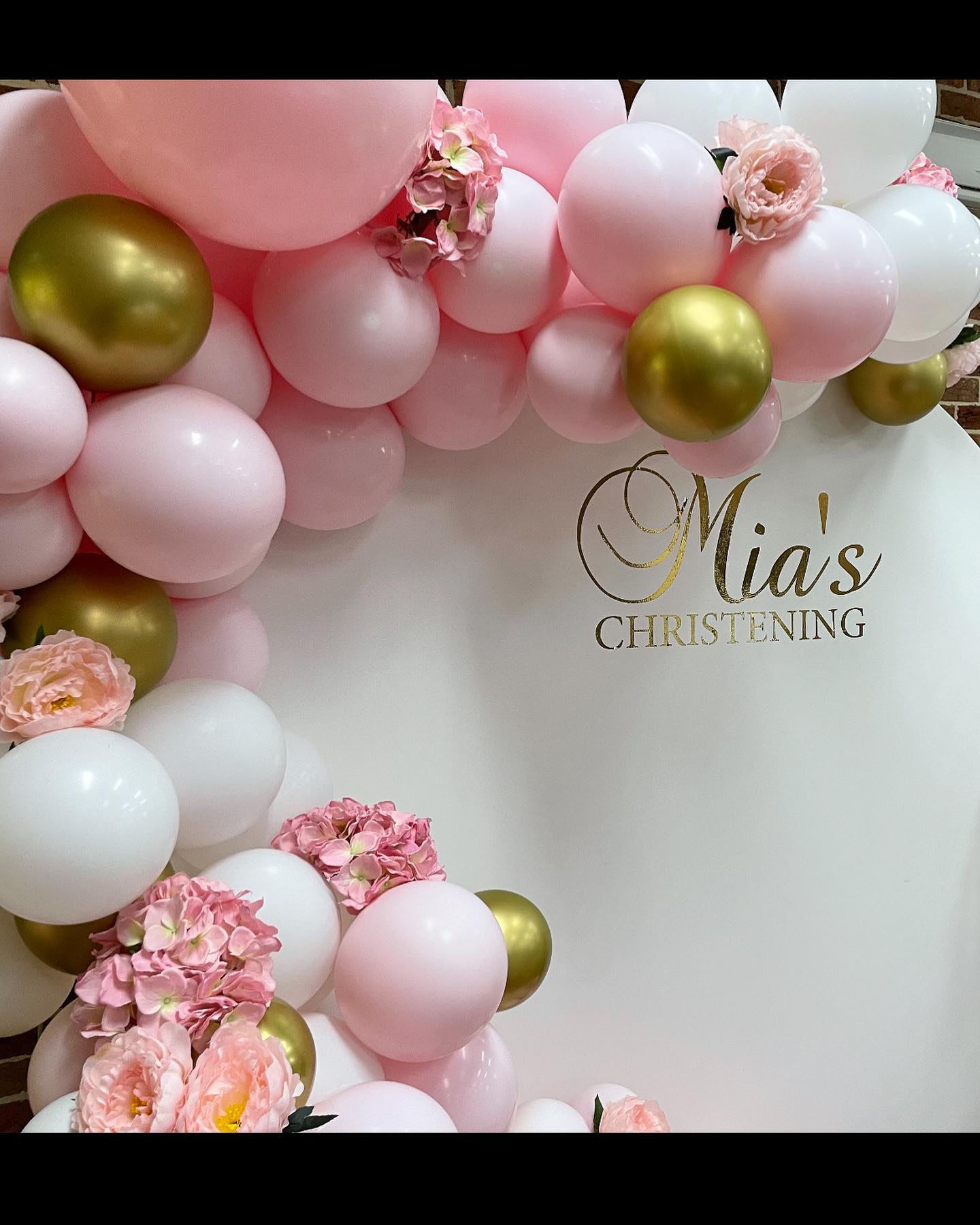 Pretty pinks! @iinviteyou.xx @centralcoastbackdrops #1stbirthday #christening #girlparty #pinkdecor #balloonswithflowers #balloondecor #balloongarland