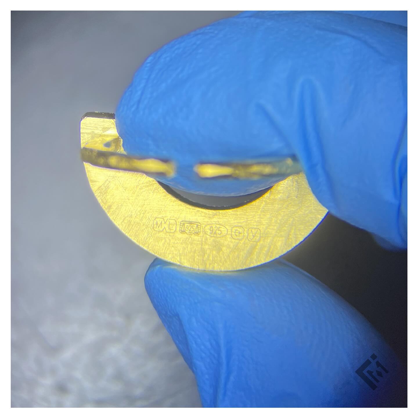 .
One of my first hallmarked pieces that is on sale @lakesidearts store. Thank you @birminghamassayoffice for doing a great job👏🏻😁
.
.
.
.
#jewellery #art #contemporaryjewellery #artjewellery #narrativejewellery #jewelery #narrativejewelry #artjewelry #contemporaryjewelry #japan #hongkong #uk #ukjewellerydesigner #ukjewellery #hkjewellery #hkjewellerydesigner #japanesejewelry #japanesejewellery #japanesejewelrydesigner
#photography #japaneseaesthetics #japaneseaesthetic #wabisabi #gem #gemmology