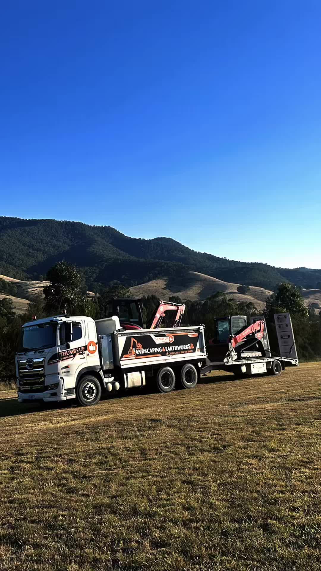 Jamieson views don’t get much better than this 👌
Natural stone retaining wall going in, carved straight into the hillside to create a clean, usable space — with the best site supervisors on duty 🐶🐶
This one’s all about solid foundations, natural finishes, and working with the land (not against it).
Big days, big rocks, even bigger views.
📍 Jamieson, VIC
🪨 Natural stone retaining wall
🌄 Built to last
#Jamieson #RetainingWalls #StoneWork #LandscapingVictoria #CountryBuilds #RuralLandscaping #Hardscaping #ViewsForDays #ThumbsUpGardenCare