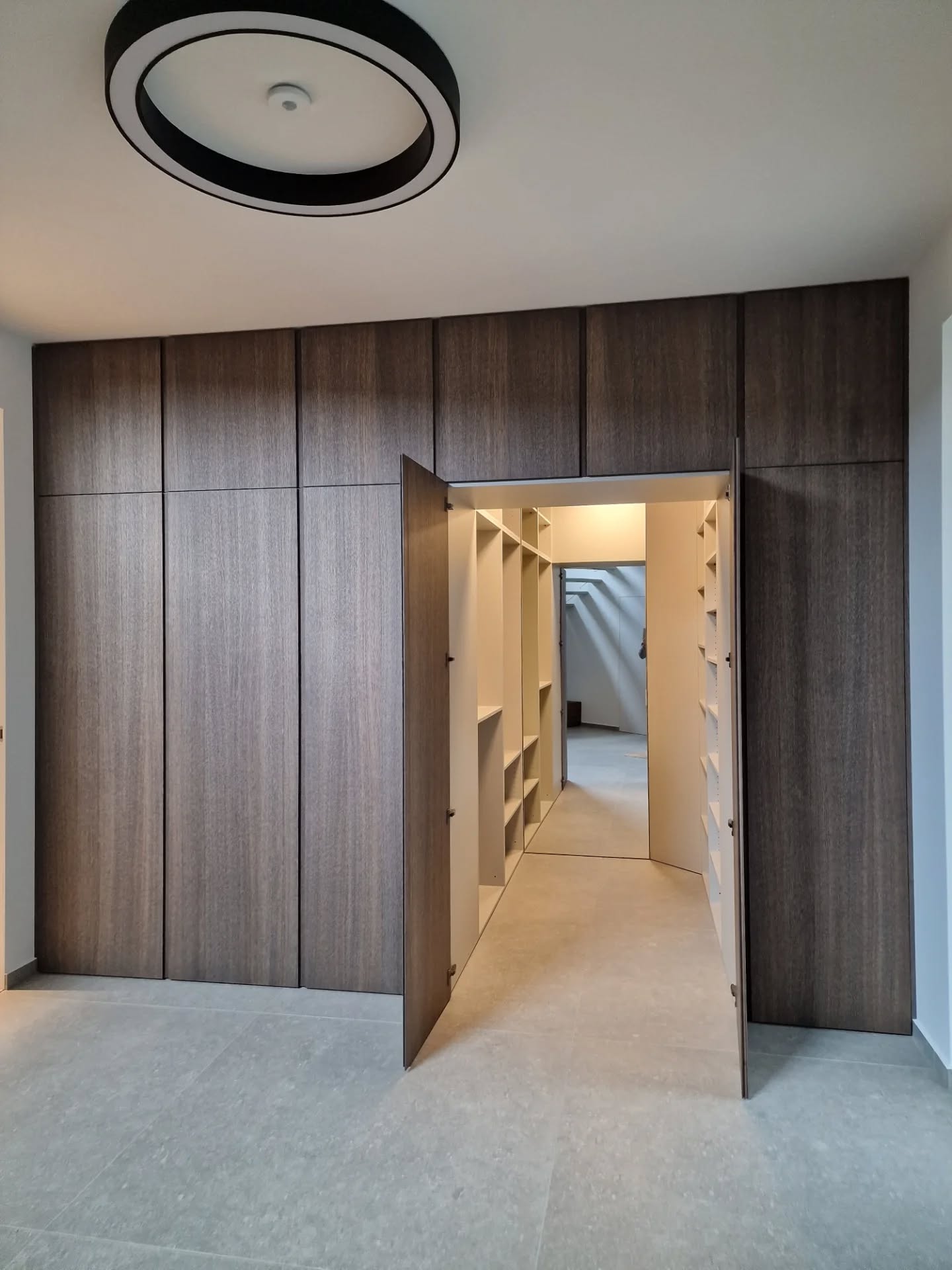 #predsien #satnikovaskrina #satnik #warderobe #dubovadyha
✏️📐📏@zuhu.sk