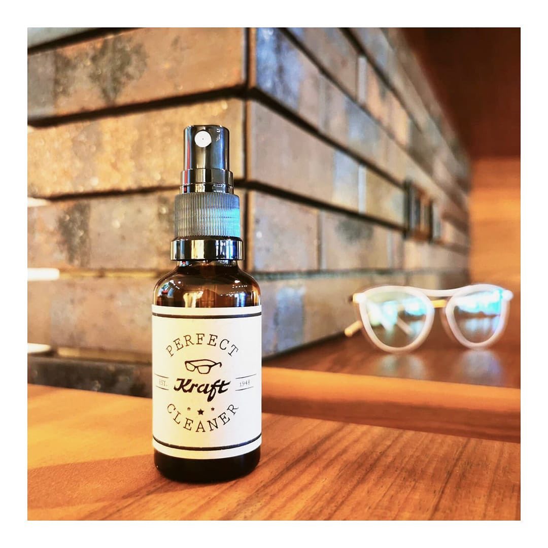 Ab sofort ist unser bewährter Perfect-Cleaner noch nachhaltiger. Den gibts jetzt nämlich im schicken Barber-Glasflacon mit eco print auf Recycling-Papier. Selbstverständlich nachfüllbar. #sustainability #perfectcleaner #whatsnew #heritage