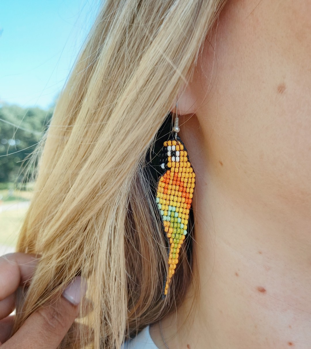 ⛱🌊With this temperature, why not have something more tropical🌞🇨🇴🦜?
🧡💛🤎How about these earrings naranjaditas🍊🦜 that remind us of the biodiversity of a country like Colombia 🌝🇨🇴❤?
.
.
.
#unveranosinti #summer #outfits #vacation #bloomwithcolors #tropical