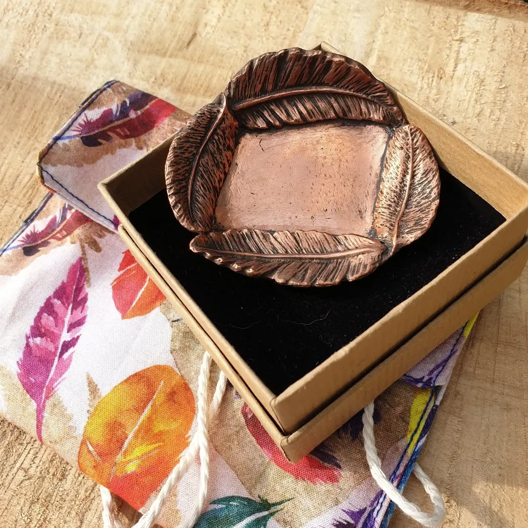 Excited to share the latest addition to my #etsy shop: Copper Feather Trinket Dish - Ring Dish - Crystal Gemstone Dish
#copper #metal #feather #trinketdish #gemstone #ringdish #dish #copperdish #treasure
https://etsy.me/3NkbMS5