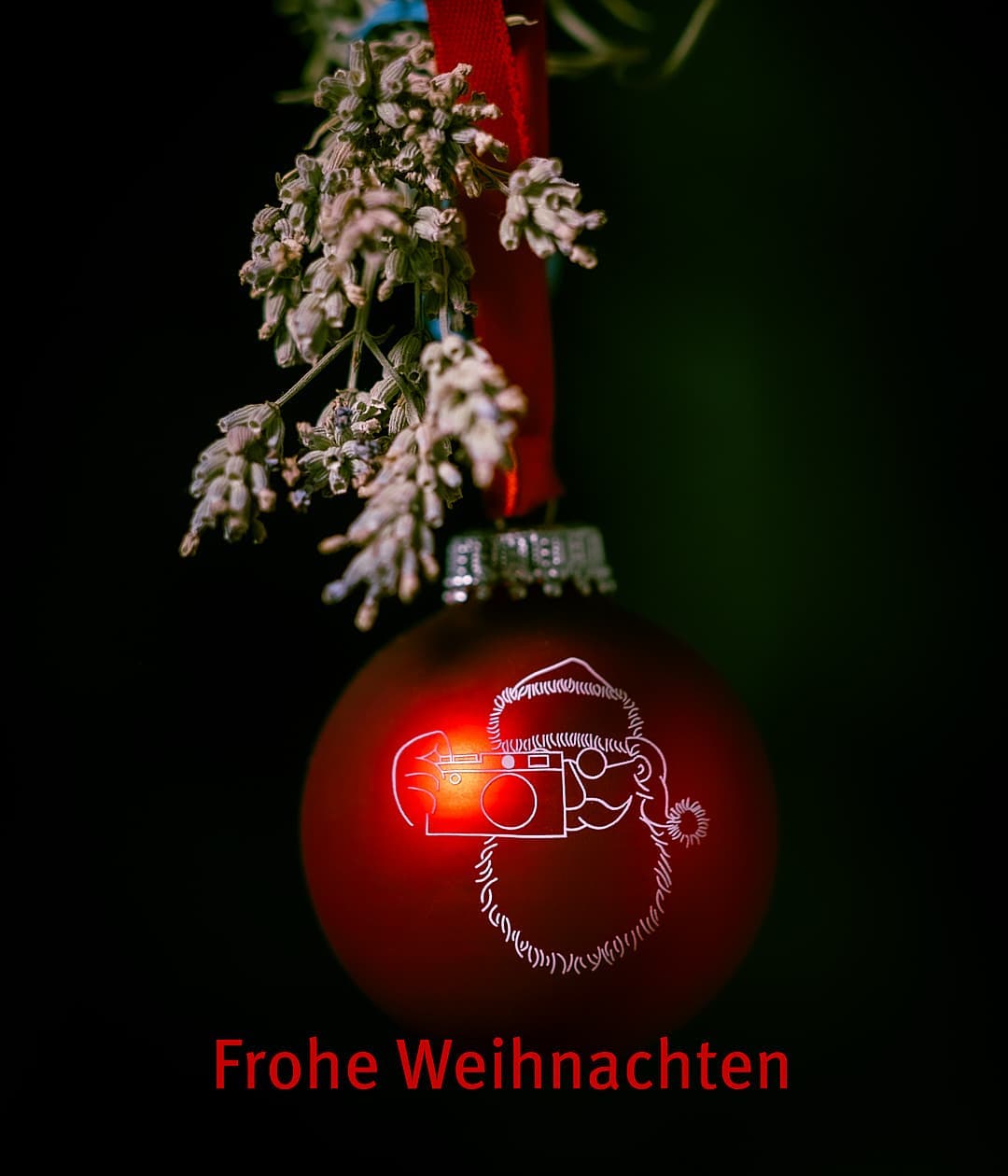Frohe Weihnachten - Merry Christmas - Feliz Navidad - Joyeux Noel - God Jul
.
.
.
.
#fujixseries #fujixt4 #fujifilm #xf33mmf14 #fujifilmde #fujifilmfeaturetime #bavaria #bayern #christmas #munich #muenchen #fineart #fineartphotography #fineart_landscape #stadt #weihnachten #mountain #sendling #reportage #finearts #fineartphotographer #palaceoffinearts #fineartist #fineartphoto #nature #b&w #snow #winter #fujifilm_global #bhop_photography