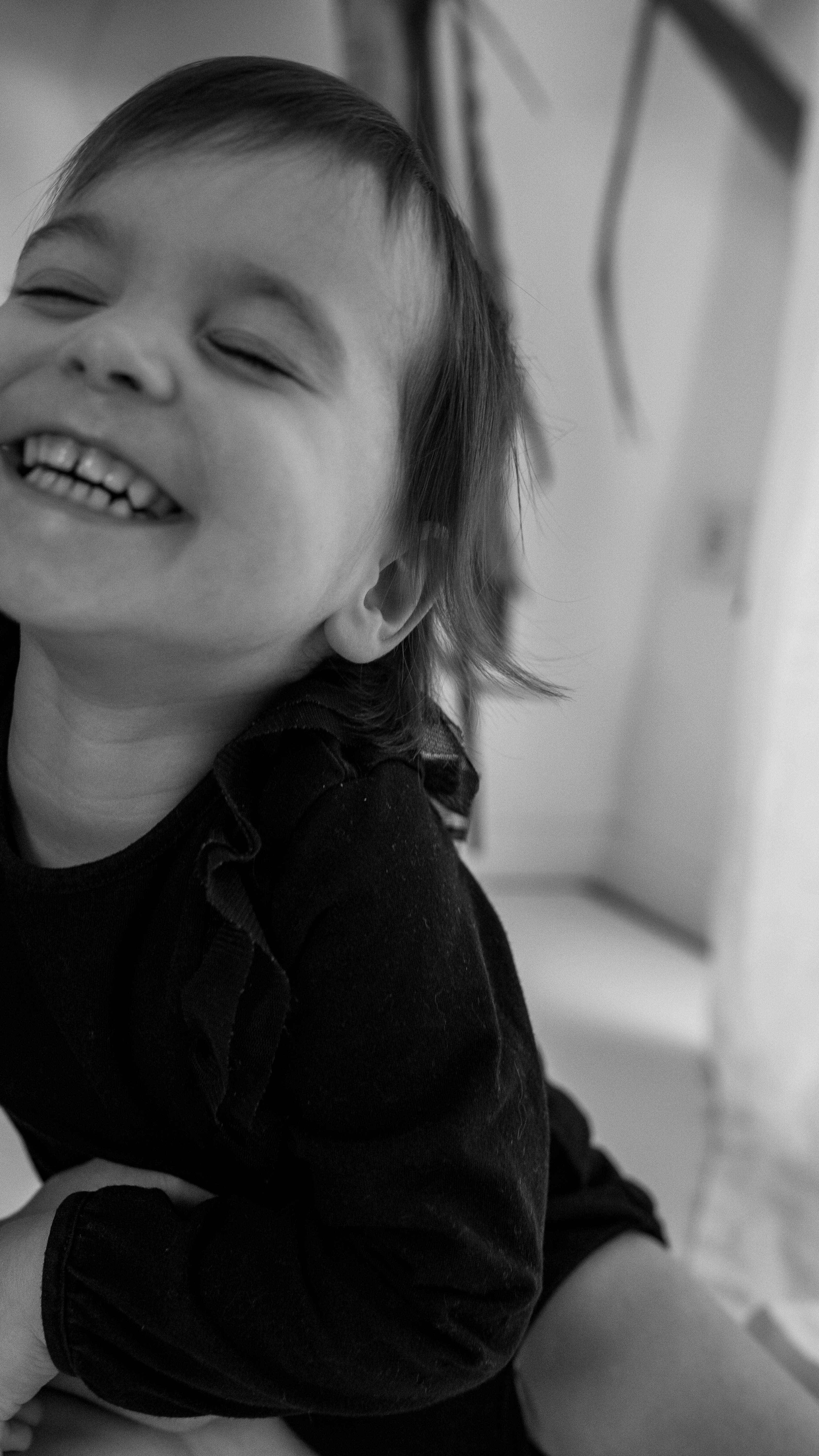 Manchmal sind wir so sehr Mama,
dass wir vergessen,
dass wir selbst das Leben gerade zum ersten Mal leben.
Wir dürfen lernen.
Wir dürfen Fehler machen.
Wir dürfen uns zwischendurch selbst vermissen
und wiederfinden.
Sei sanft zu dir ❤️🫶🏻 @soulmom.era