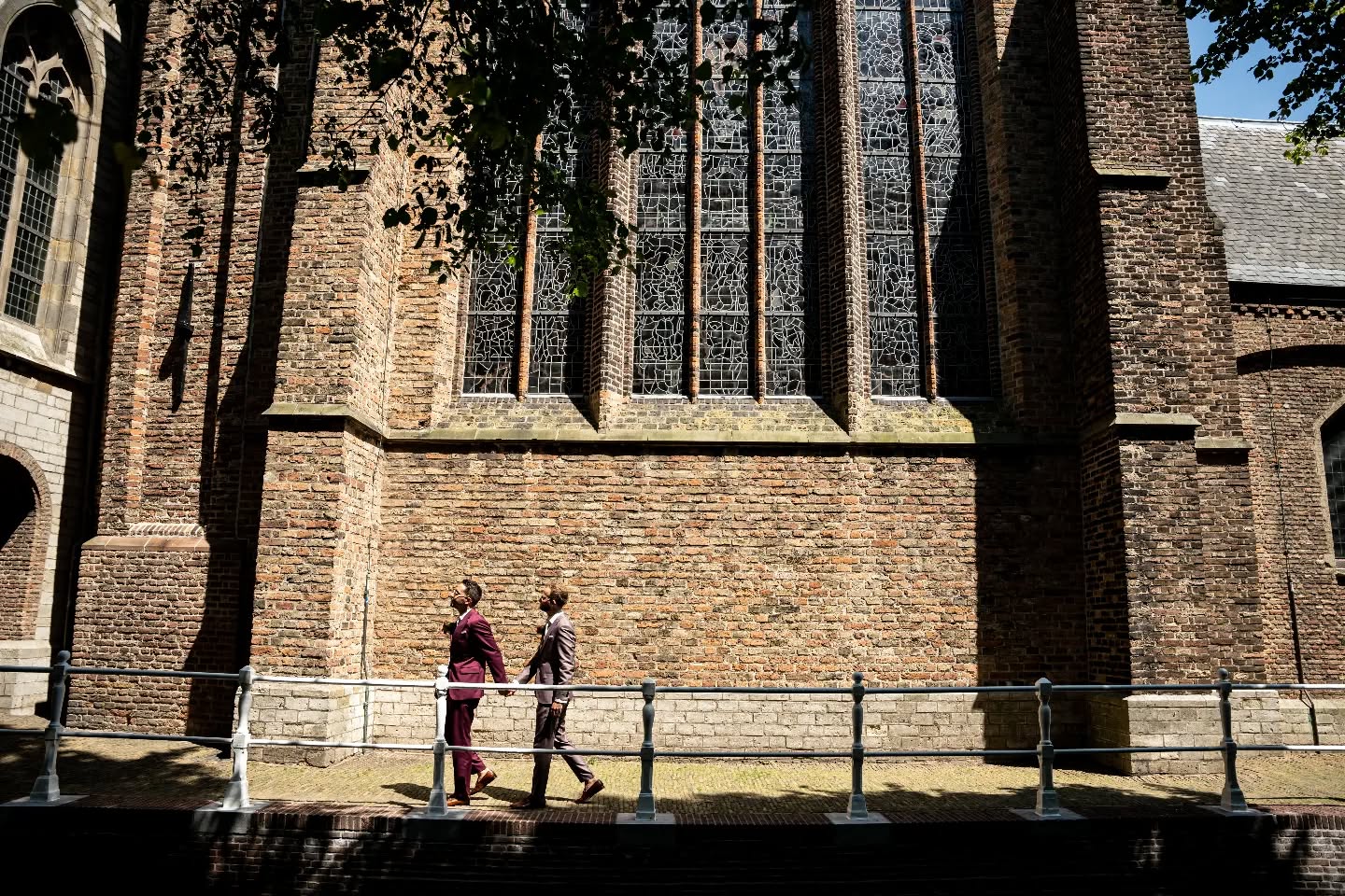 Steeds meer en meer voeg ik brede shots toe aan de shoots. Leuk om goed na te denken over compositie zodat het bruidspaar alsnog goed te zien is en opvalt op de foto π€ En deze foto's zijn perfect voor de full page foto's in het boek! π
De eerste foto in de serie van #wideshotwednesday, van de bruiloft van @ricstagram91 en @j.o.a.c.o_l.o.p.e.z!
#bruidsfoto #verloofd #bruidsfotograafdelft #bruidsfotografie #bruidsfotograafzuidholland #bruidsfotograafnederland #weddingphotographer #wedding #weddingphotography #wijgaantrouwen #trouwenin2023 #trouwenin2024 #trouwenindelft #delft #stadhuisdelft