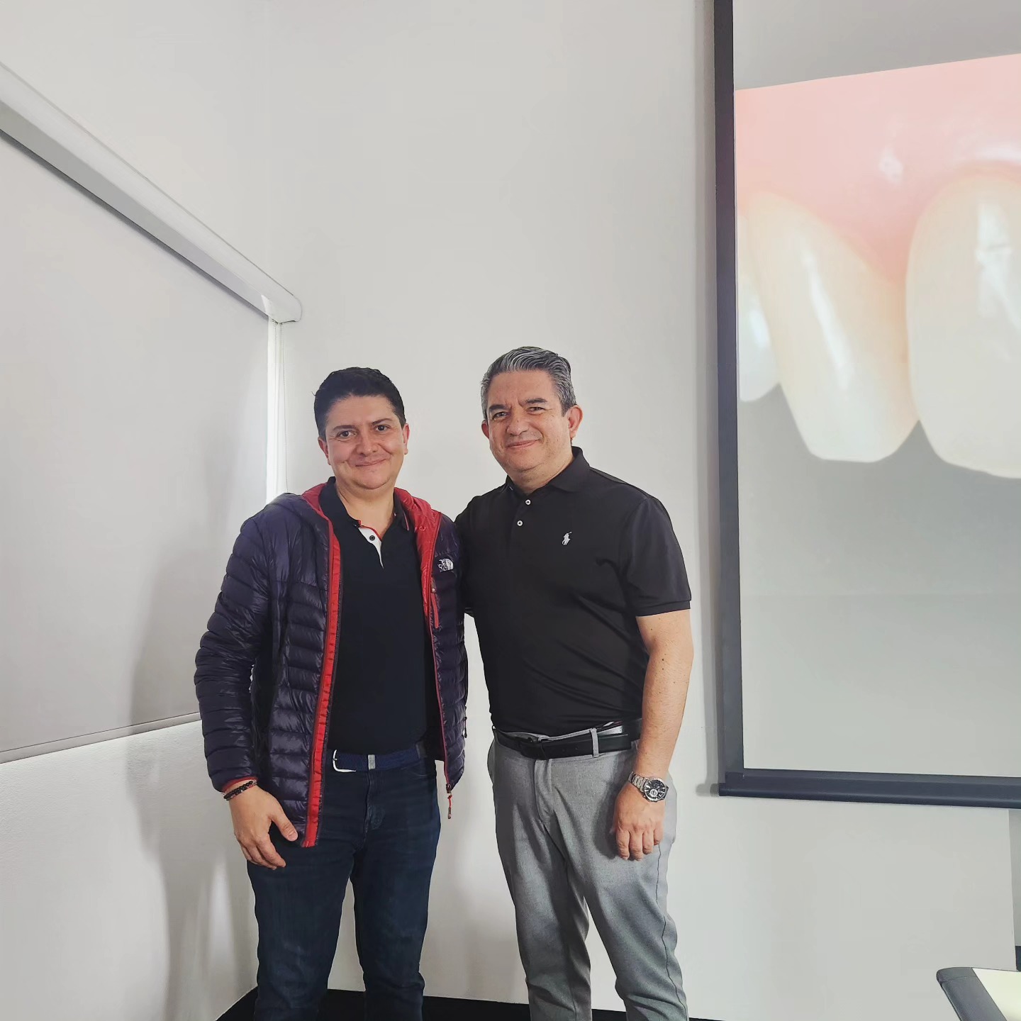 Inmensamente agradecido tras 6 días de entrenamiento intenso con el Doctor @cristianabad76 - Encontrar maestros de tal solidez académica pero sobretodo de tanta calidad humana es un verdadero privilegio.
Ampliar nuestra caja de herramientas para seguir en la busqueda de la excelencia en los tratamientos de nuestros pacientes, #BOPT una filosofía que ya empezamos a aplicar
.
.
.
.
.
.
.
#eternosaprendices #odontologiadigital
#enciassanas
#diseñodesonrisa
#odontologia @bogota @colombia @abadentalacademy