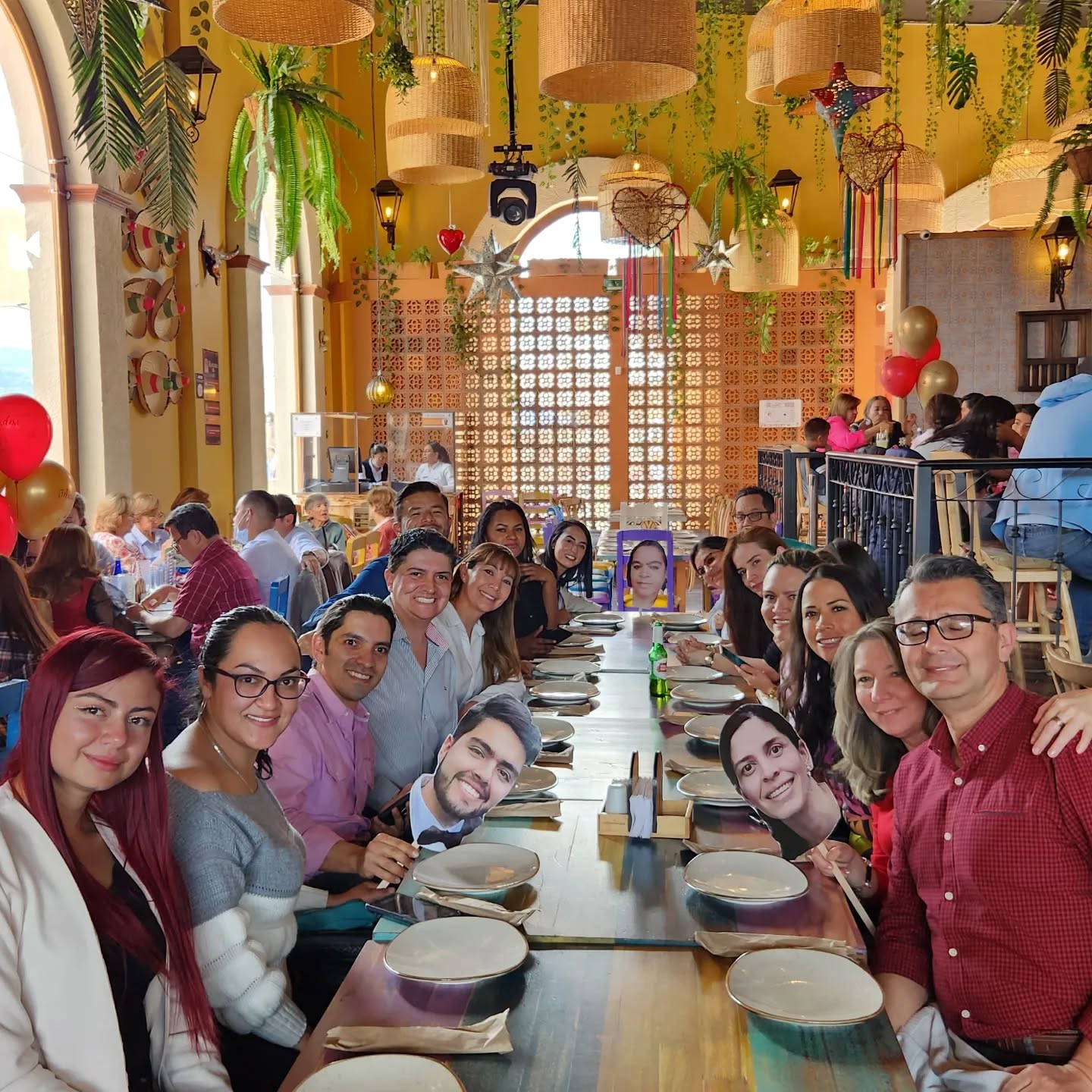 Despidiendo el año con el mas maravilloso equipo de trabajo, Inmensa Gratitud e inmenso honor poder trabajar con todos ustedes #gratitud #team