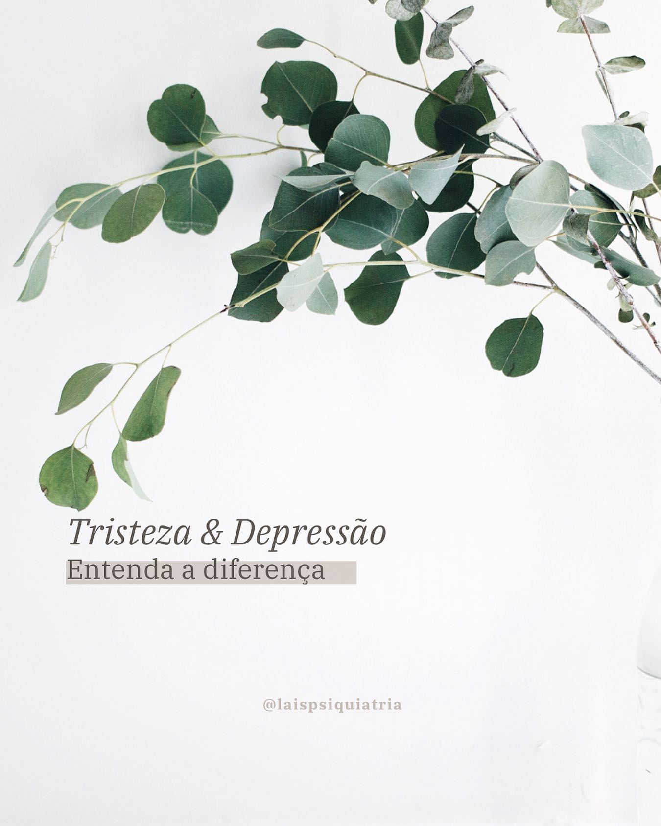 Será que você sabe a diferença?
É comum, diante de momentos de tristeza, dizermos “estou deprimida”, mas você sabia que há uma diferença entre esses dois termos?
📍 A tristeza, sendo uma de nossas seis emoções básicas, é inerente à vida, e tende a ser um estado passageiro.
📍 A depressão, apesar de ser acompanhada por tristeza, trata-se de uma doença que compreende vários outros sintomas e características mais complexas, como a visão negativa de si e do futuro, incapacidade de sentir prazer, baixa autoestima e pensamentos catastróficos.
➡️ Uma pergunta que pode surgir seria, então, se a tristeza poderia evoluir para depressão, e a resposta é sim.
👉Dependendo da capacidade de resiliência da pessoa e de seus mecanismos de enfrentamento disponíveis, que às vezes podem não ser suficientes para superar a situação que gerou tristeza, um quadro depressivo pode se instaurar.
➡️ A diferenciação começa considerando-se a duração do quadro, com o transtorno depressivo passando a ser cogitado após períodos superiores a duas semanas, aliado a pelo menos cinco outros sintomas depressivos, além da tristeza.
🚨 LEMBRE-SE: NÃO FAÇA UM AUTODIAGNÓSTICO. Procure um profissional (psicólogo ou psiquiatra) para uma avaliação correta e qualificada.
#transtornopsicologico #transtornoscomportamentais #terapiafazbem #psiquiatria #psiquiatriasaopaulo #vilaolimpia #depressao #tristeza