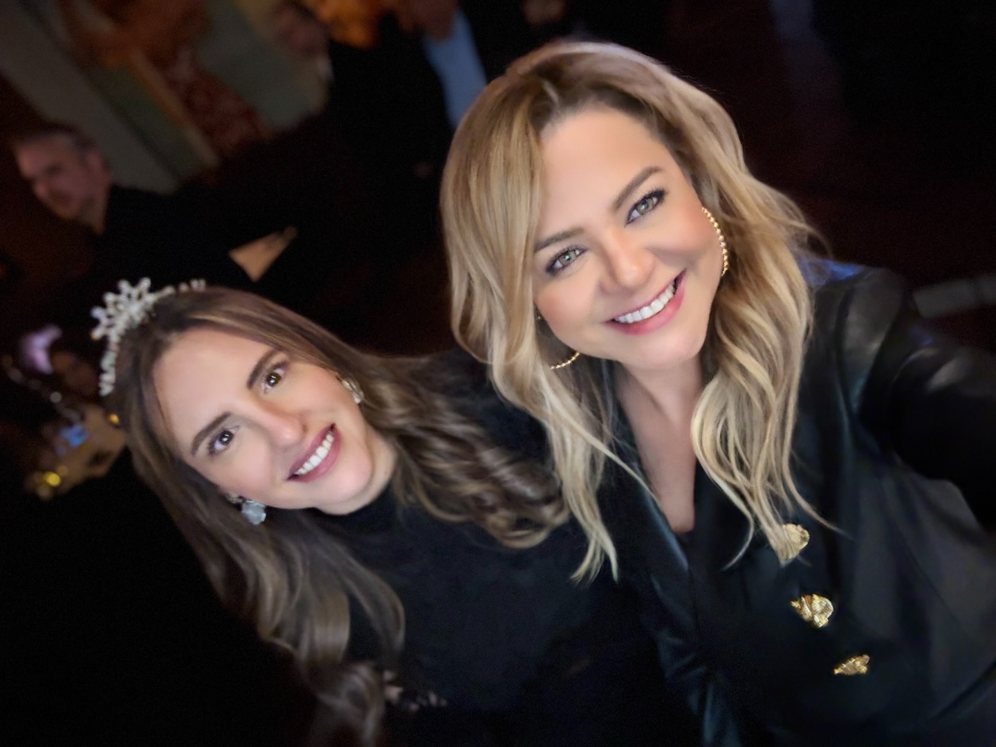 Feliz de celebrar el cumpleaños de mi querida amiga @alejandrageithner junto a amigos que hacen la vida más bonita. 🎉💖 #amigos #celebration