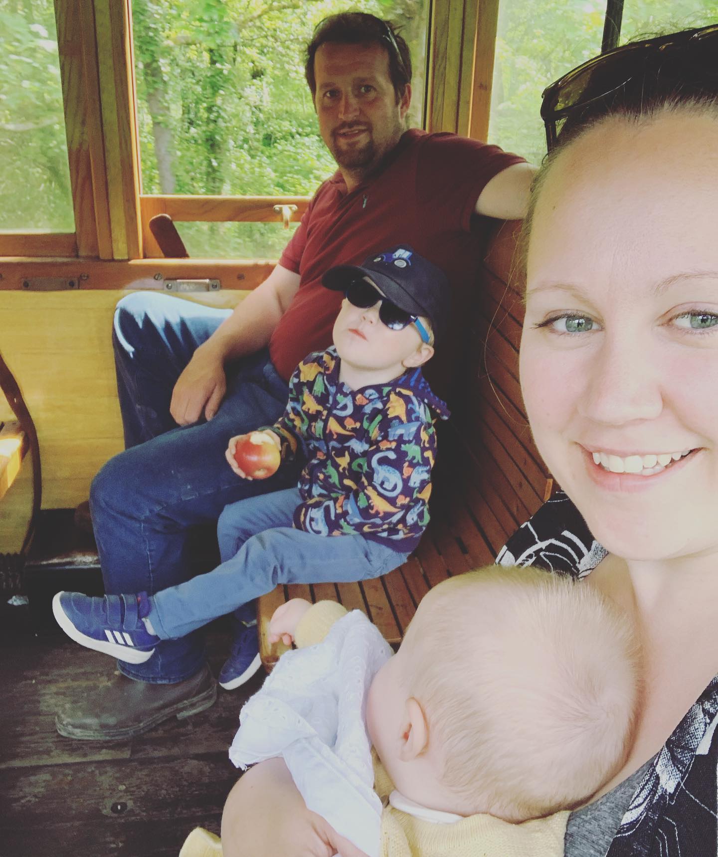 ⭐️H E L L O 👋⭐️
We’ve had a little influx of followers lately so I thought it was about time we showed the faces behind The Stables.
We are Richard (Dick), Louise, Billy (the boss) and Myah.
Any questions you have about The Stables Holiday Let please ask away.
#facesbehindthebusiness #family #familybusiness #smallbusiness #supportsmallbusiness #hello #hellonewfollowers #holidaycottage #holidaylet #questiontime