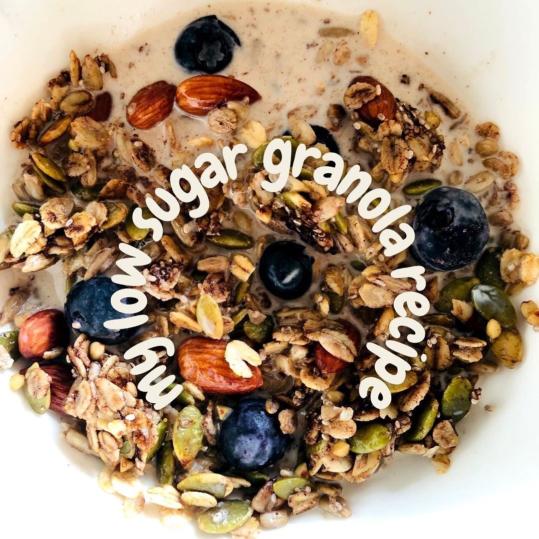Looking for some breakfast inspo? š„£
This is my yummy + low sugar + crunchy granola recipe >>> š
2.5c wholegrain oats
1/4c chia seeds
1/4c pumpkin seeds
1/4c raw buckwheat
2 handfuls of almonds
1c shredded coconut
2tsp cacao powder
1tsp cinnamon
1tsp vanilla extract
2tbsp brown rice malt syrup
3tbsp coconut oil
Heat your oven up to 160 degrees.
Line a baking tray with brown baking paper and spread all the dry ingredients out on the tray (mix them together with a fork).
Drizzle the brown rice syrup and vanilla over the top and then dot the coconut oil evenly on top.
Put the tray in the oven, then turn the oven off and leave in the oven until completely cooled and crunchy.
Remove from the oven and store in a glass jar.
Enjoy with your favourite milk and some berries on top. š«
š
.
.
.
.
.
.
#breakfastideas #breakfast #lowsugar #iquitsugar #granolarecipe #granola #granolabowl #wholegrains #oatsforbreakfast