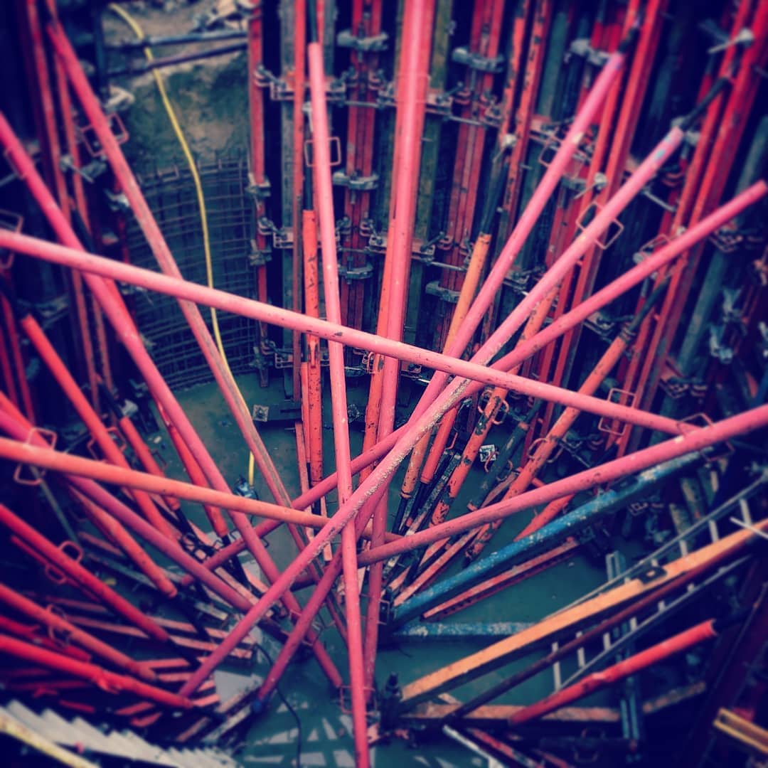 Schoorkunst #infrastructuurwerken #betonwerk #peri